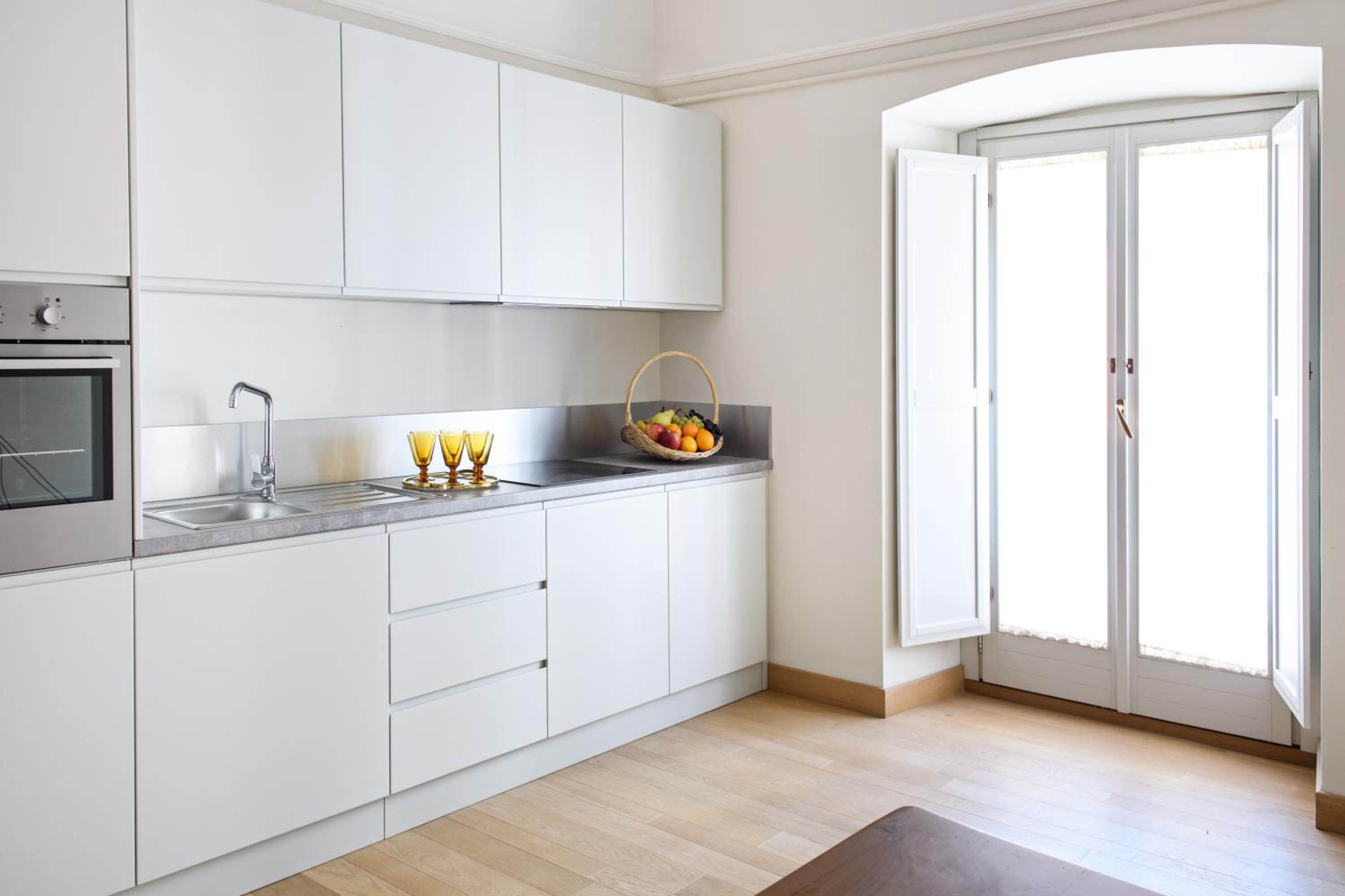 Apartment with Balcony - Photo 5