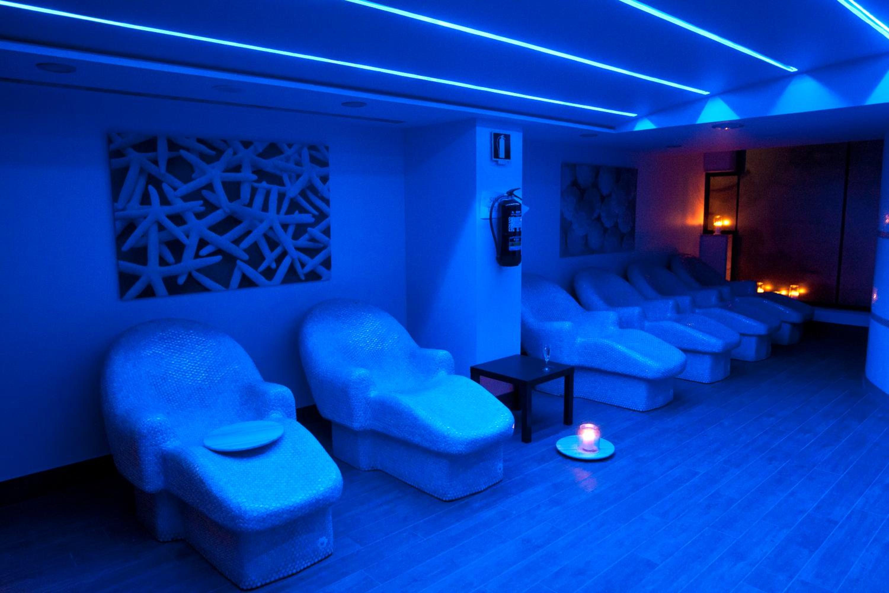 Double Room with Spa Access - Photo 16