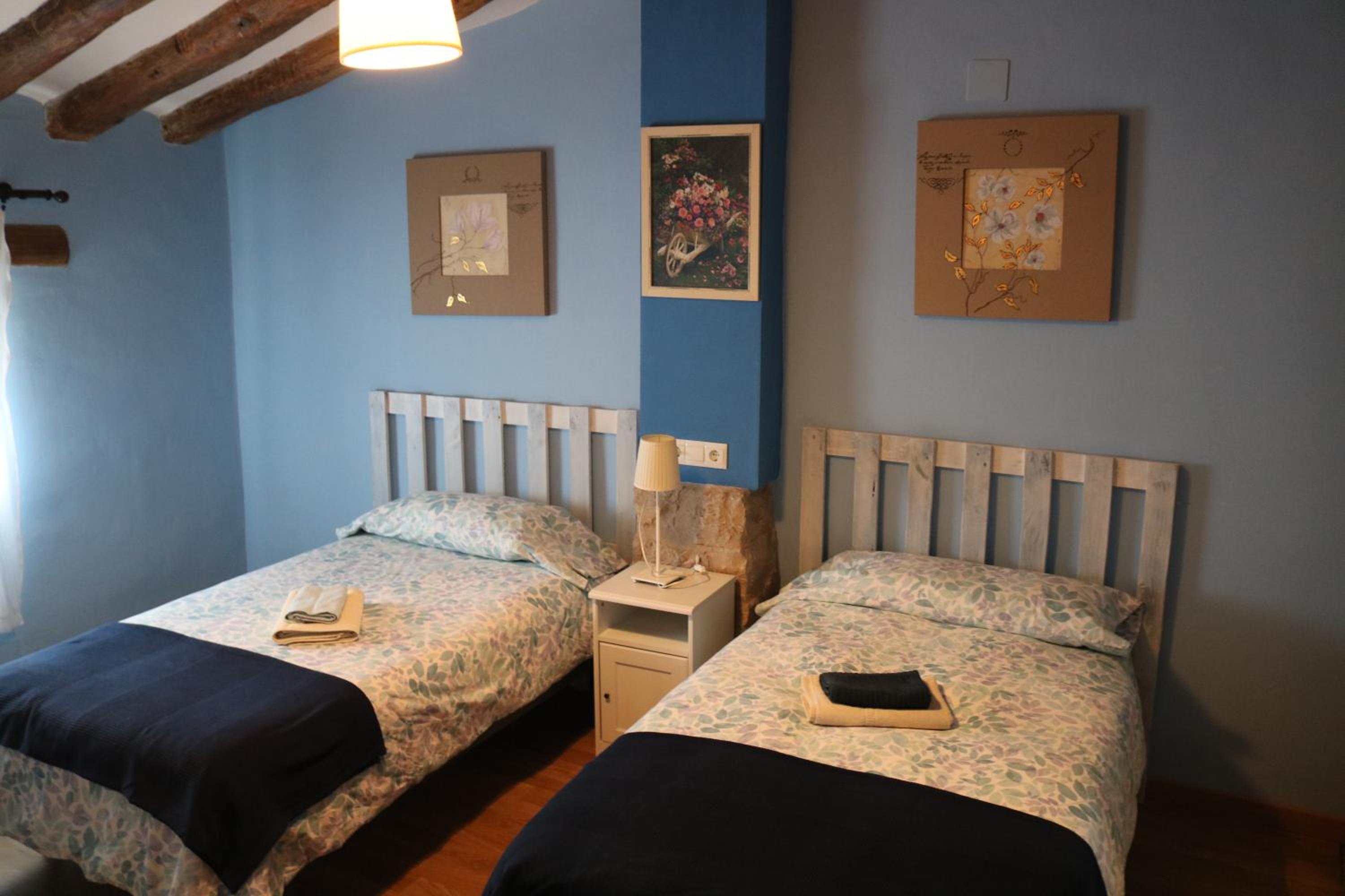 Six-Bedroom House - Photo 51