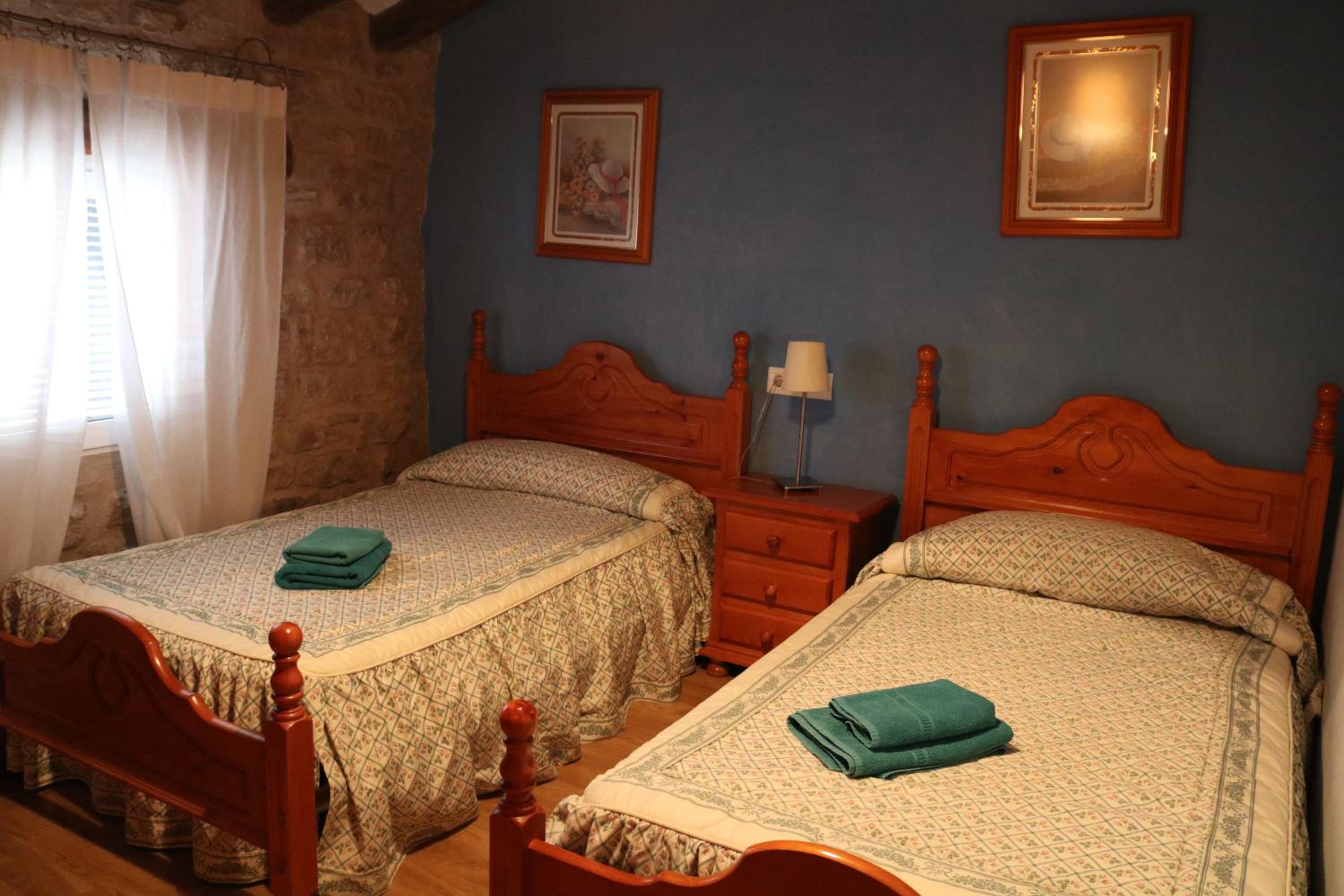 Six-Bedroom House - Photo 8