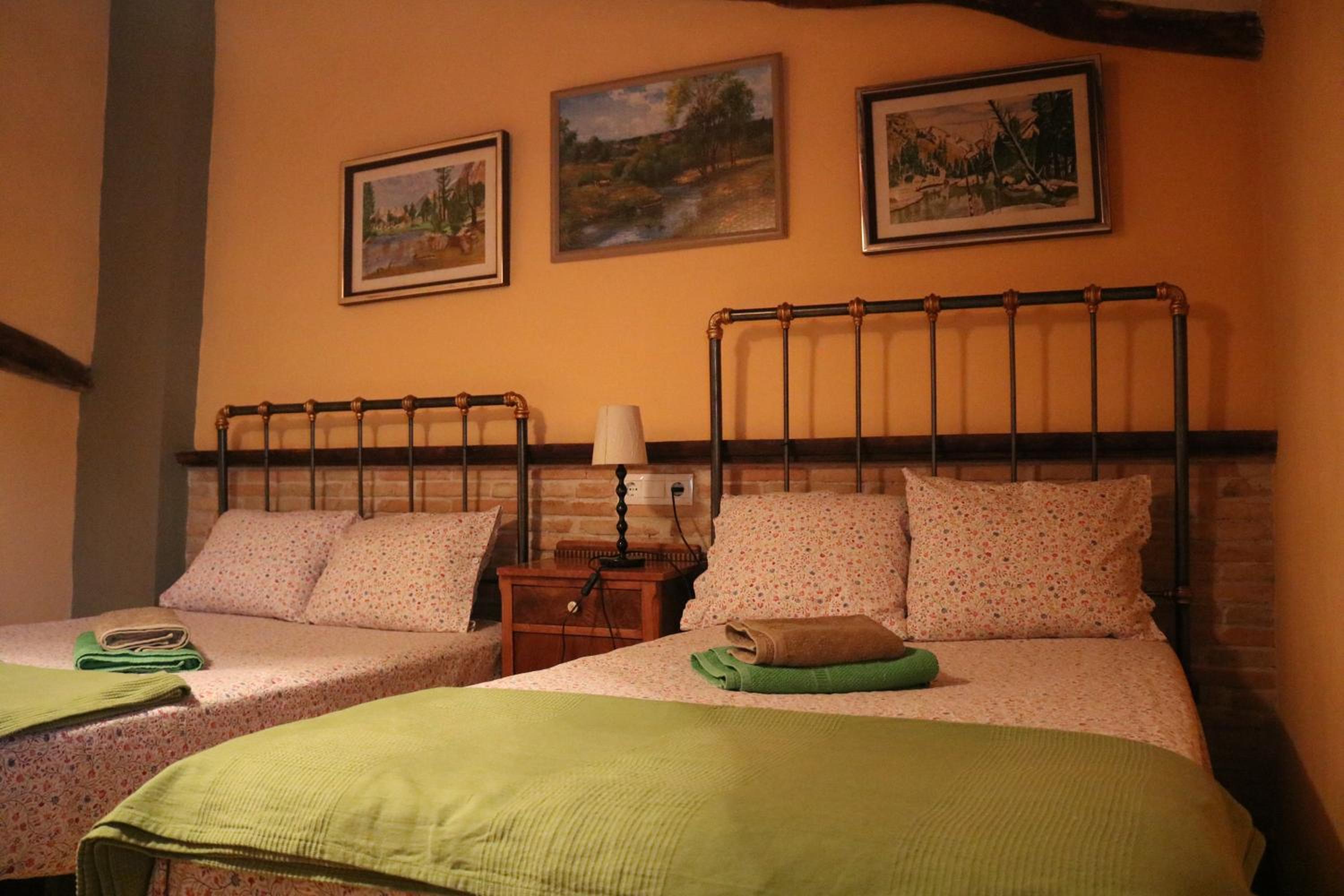 Six-Bedroom House - Photo 26