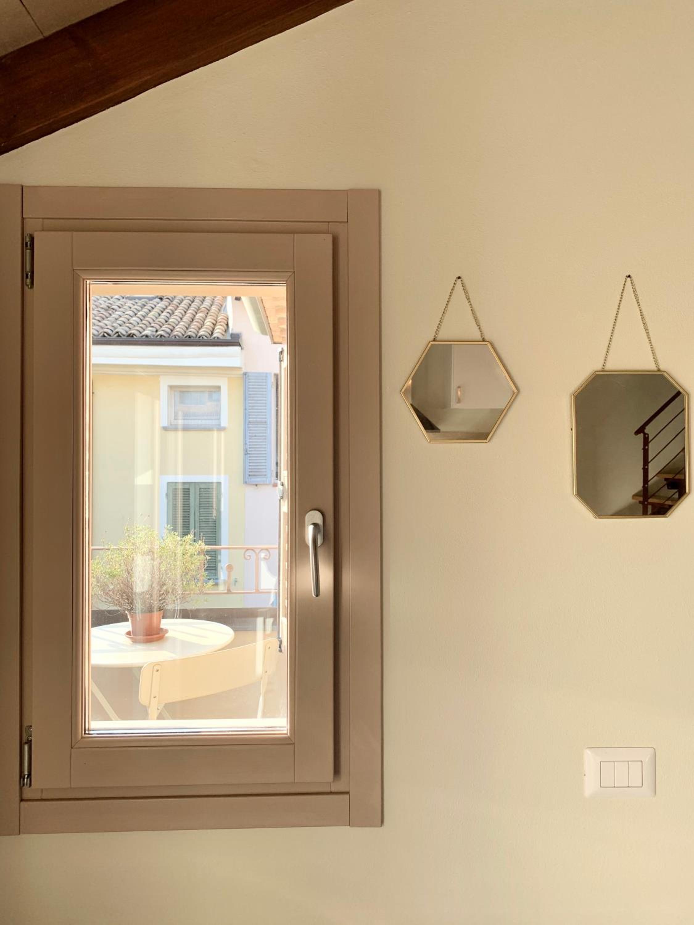 Studio with Balcony - Photo 5