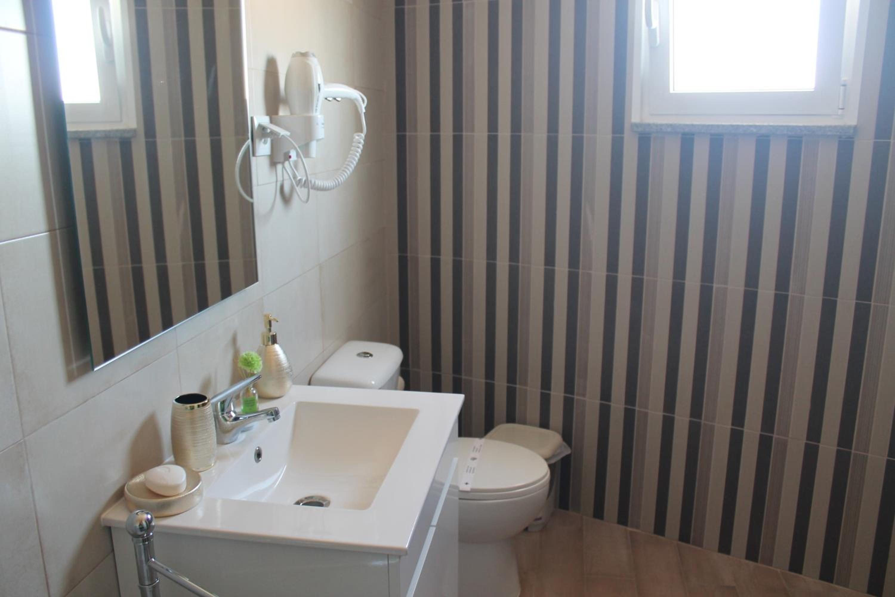 Standard Single Room with Shared Bathroom photo 2
