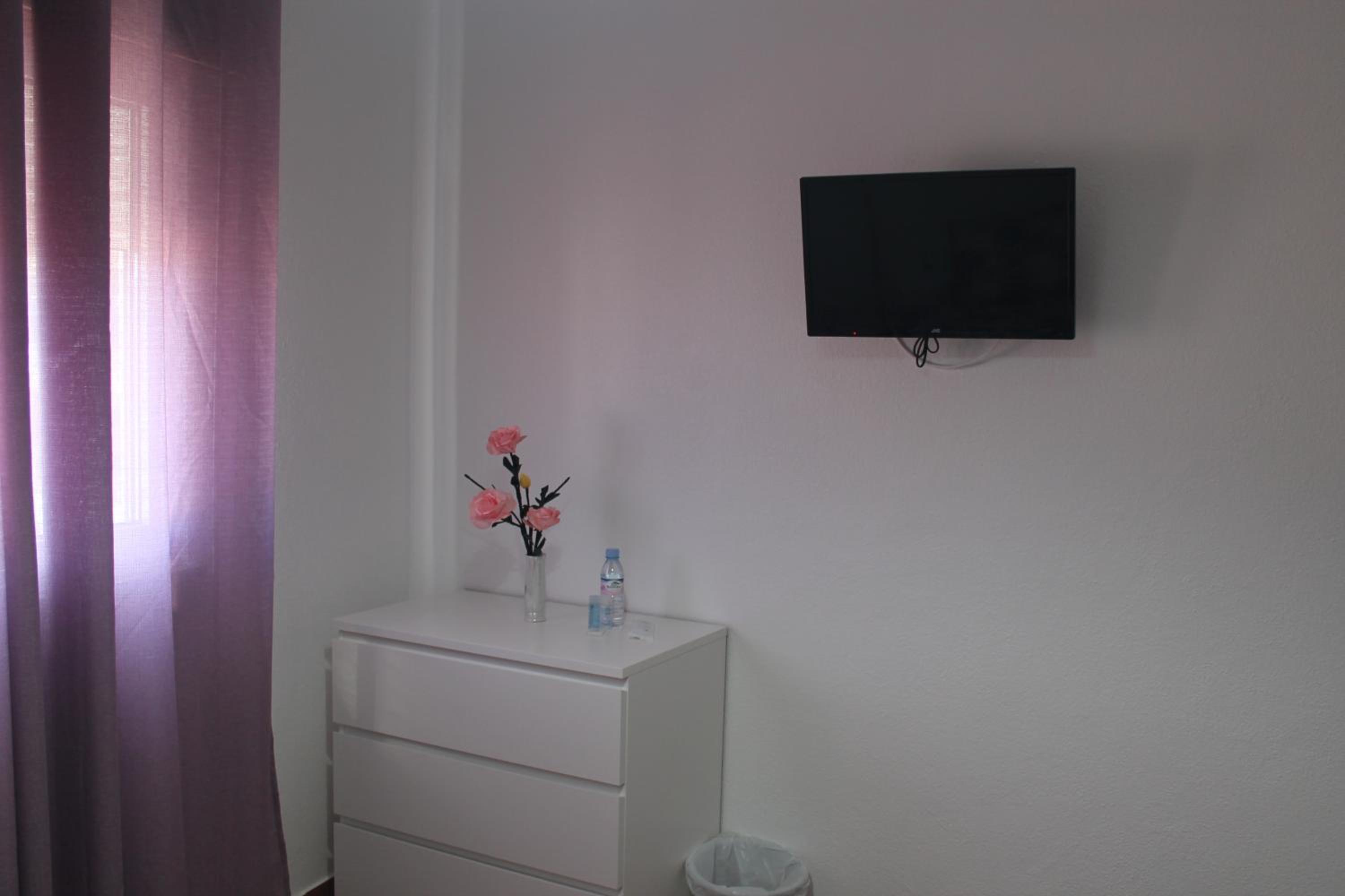 Standard Single Room with Shared Bathroom