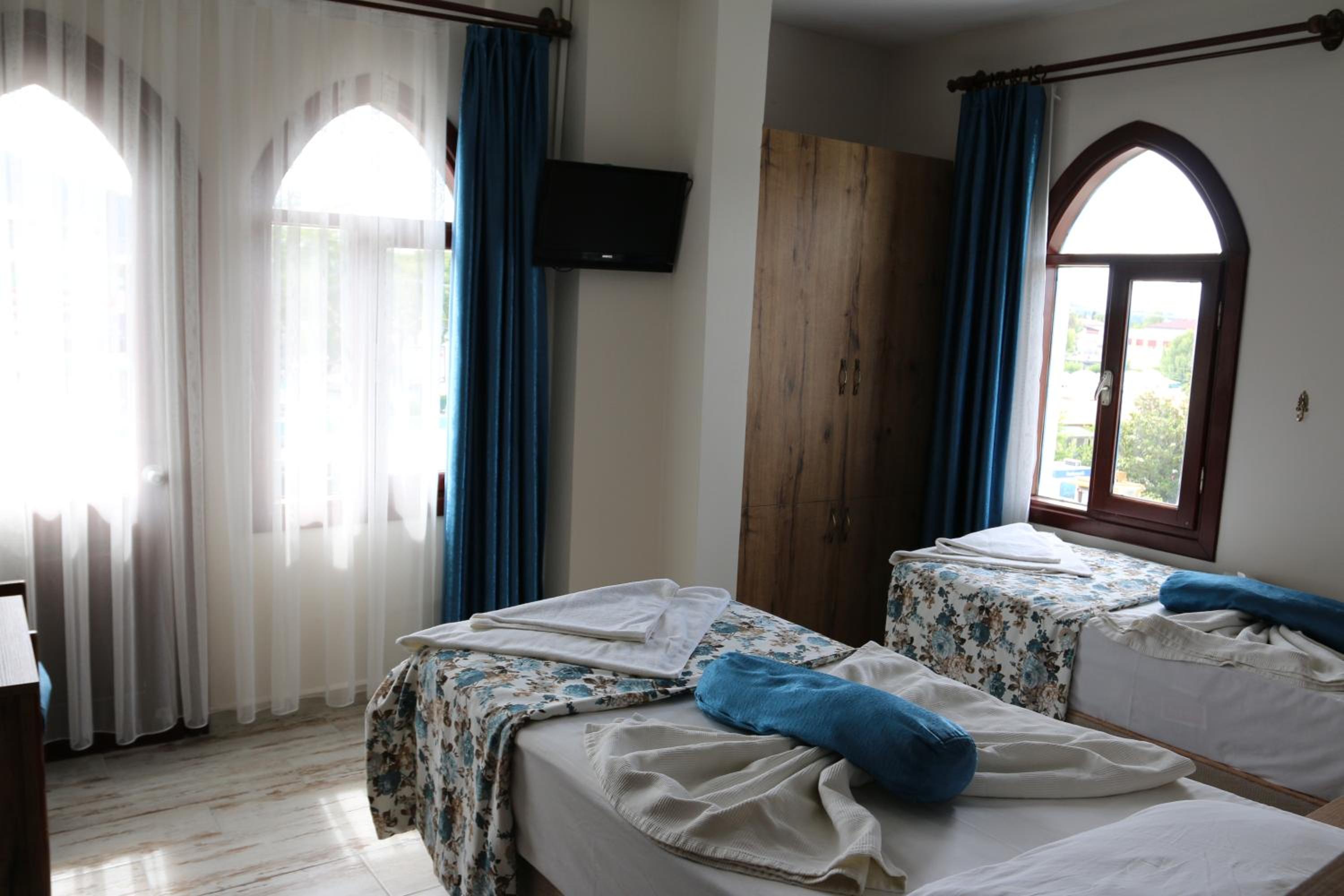 Twin Room - Photo 3