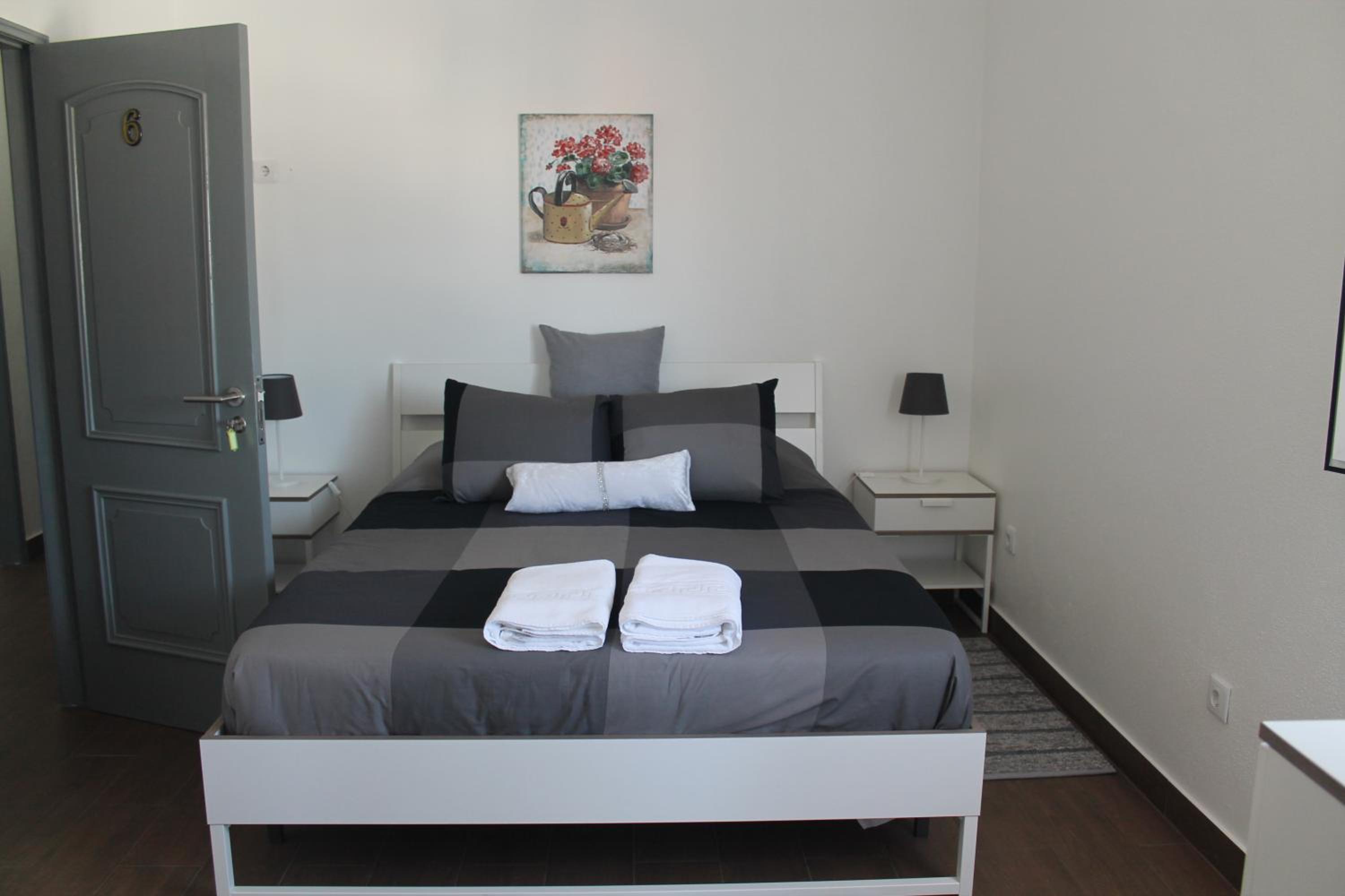 Double Room with Private Bathroom - Photo 2