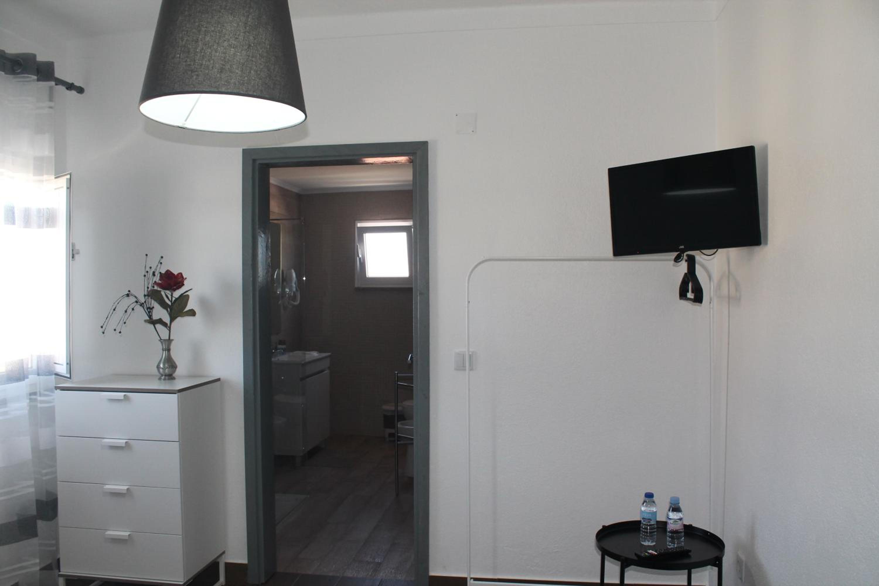 Double Room with Private Bathroom - Photo 6