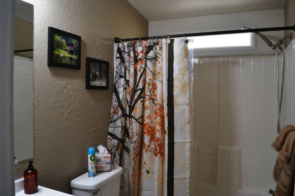 Three-Bedroom House - Photo 14