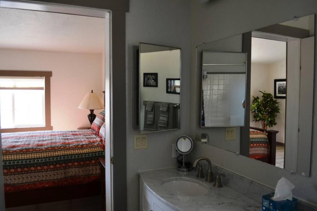 Three-Bedroom House - Photo 10