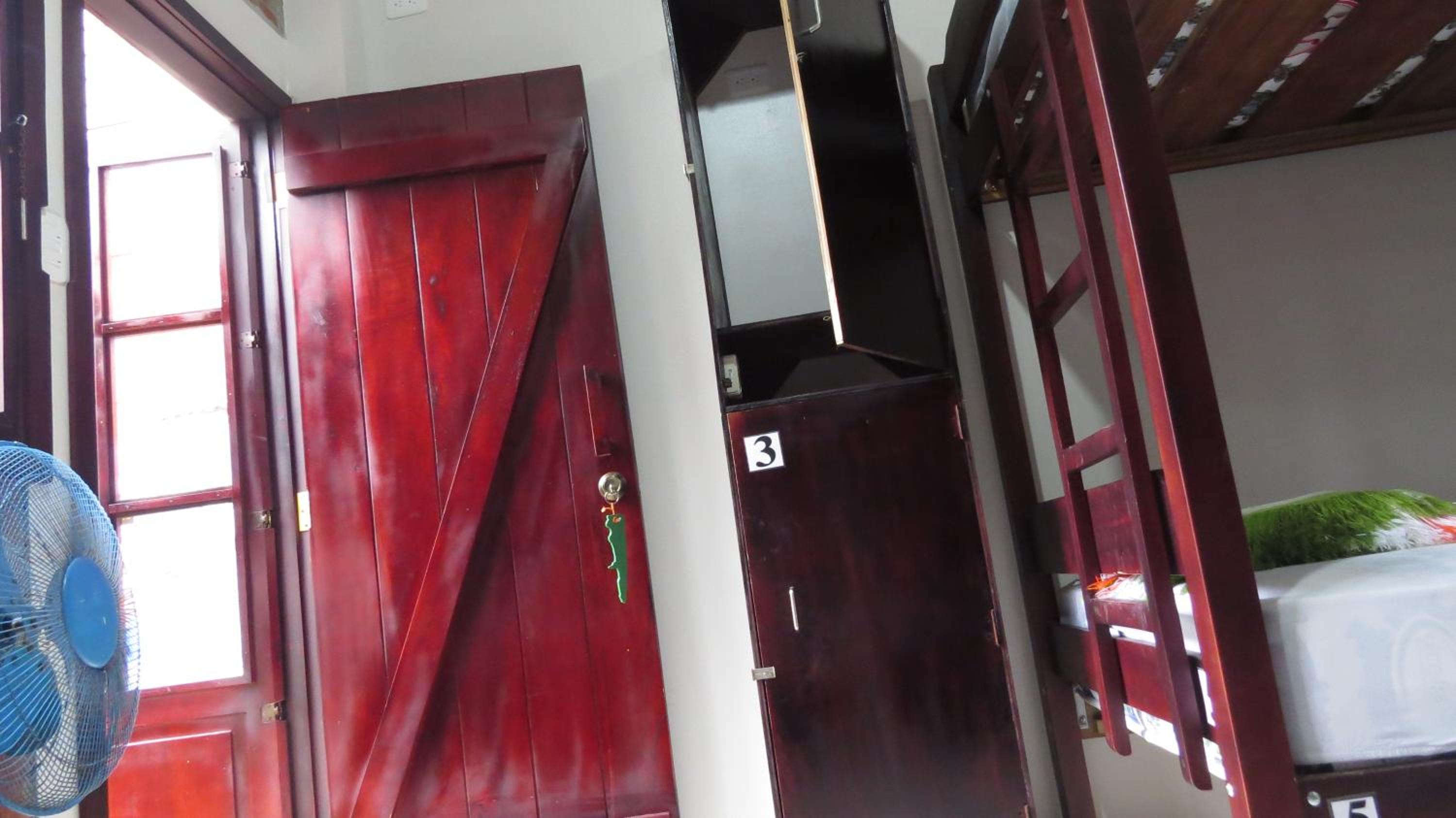 6-Bed Mixed Dormitory Room photo 3