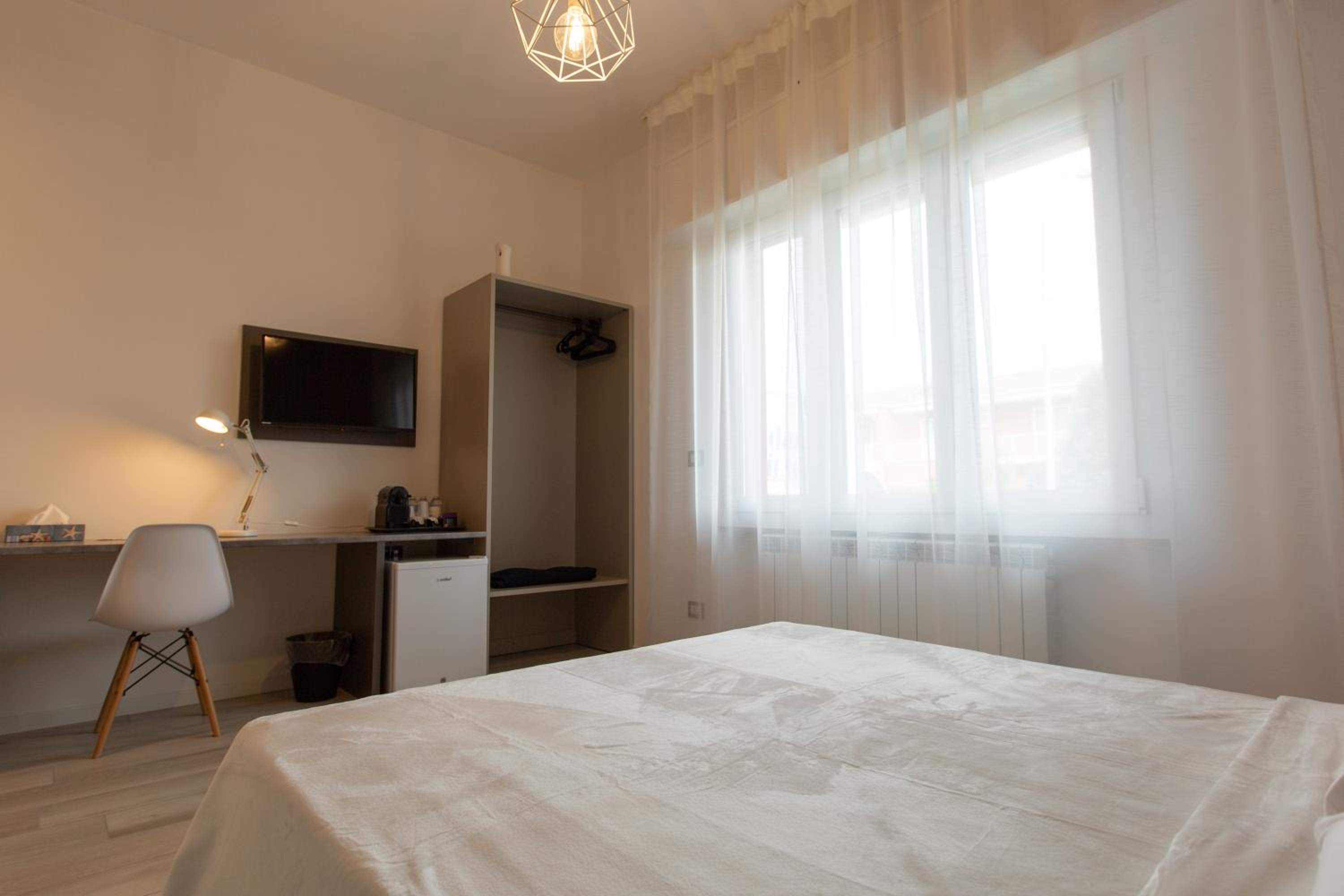 Double Room with Private Bathroom - Photo 5