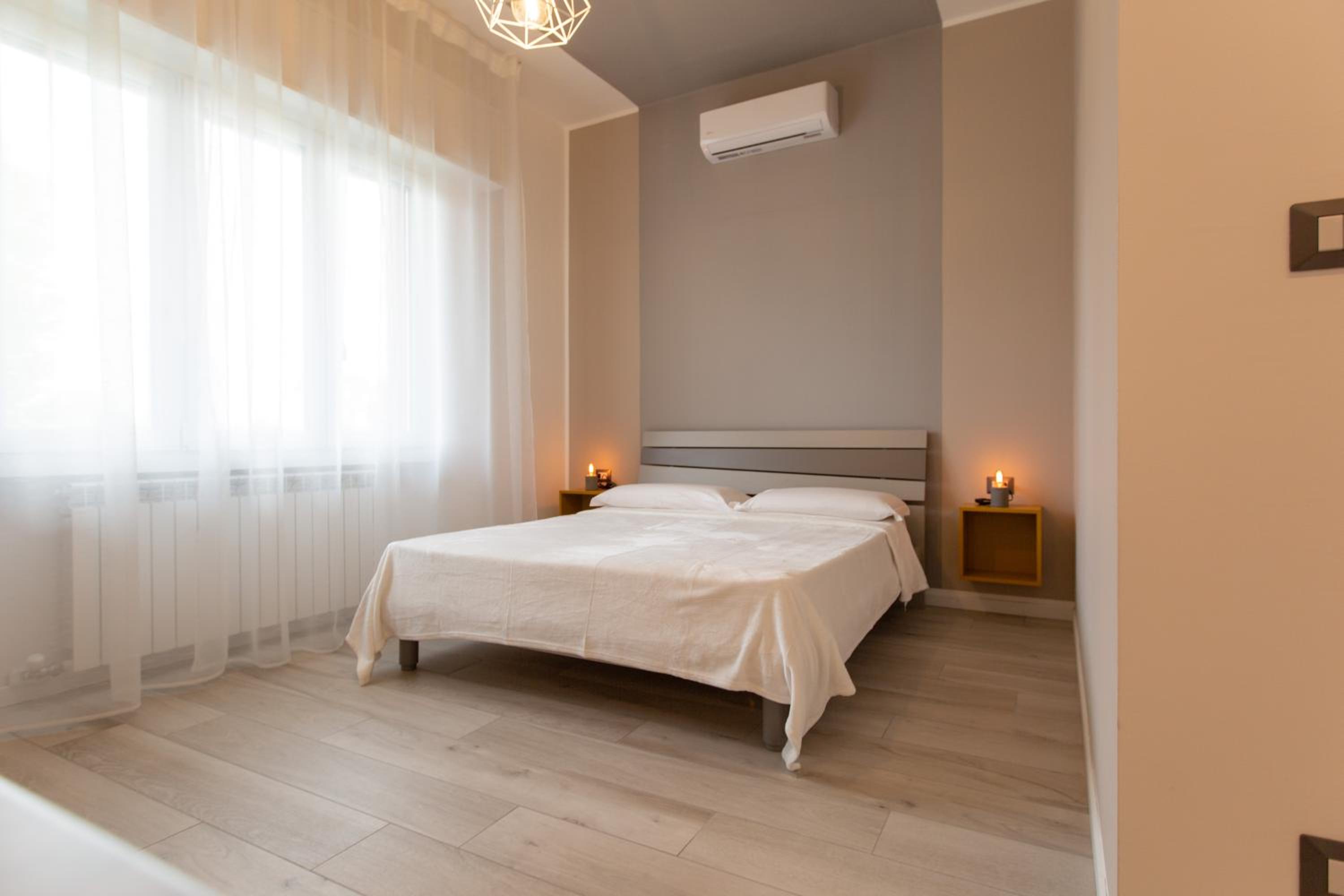 Double Room with Private Bathroom - Photo 18