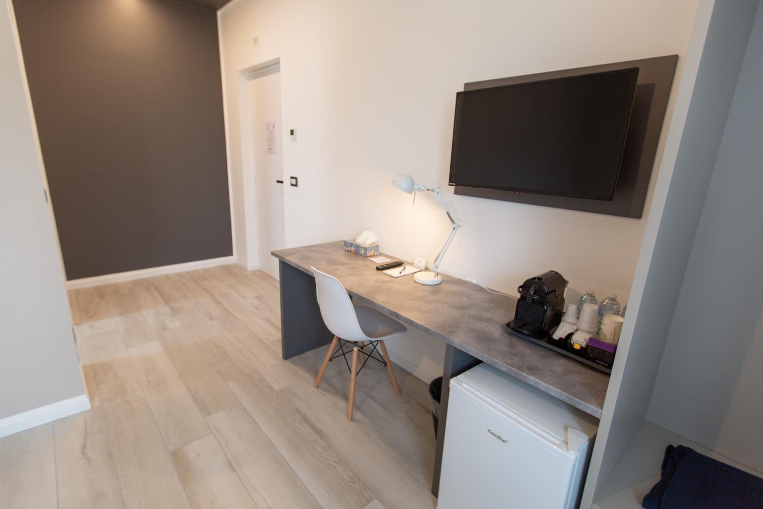 Double Room with Private Bathroom - Photo 17