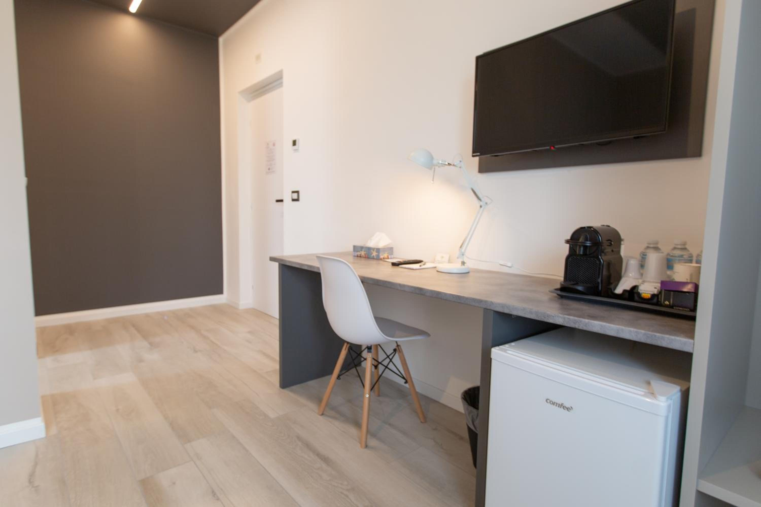 Double Room with Private Bathroom - Photo 16