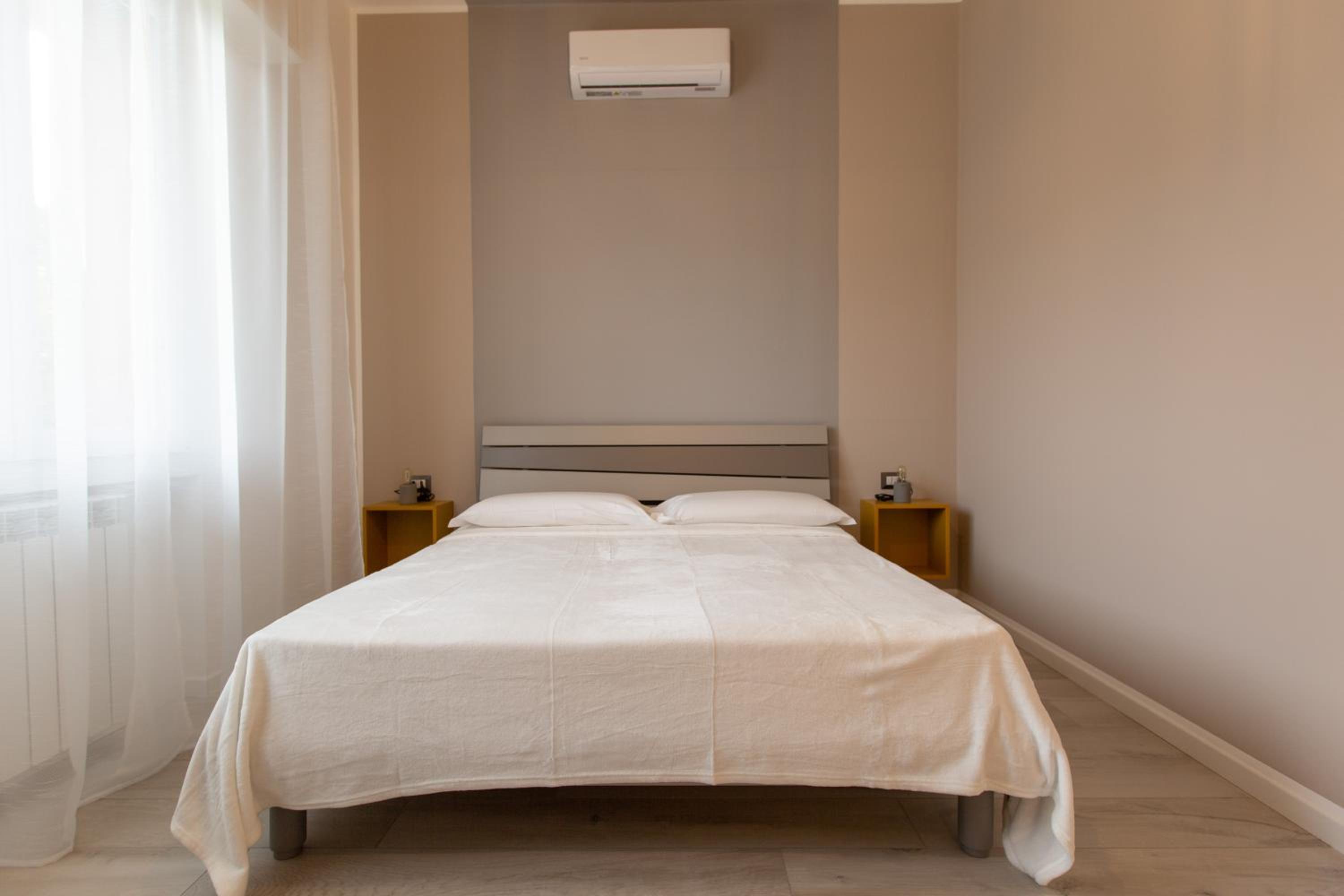 Double Room with Private Bathroom - Photo 15