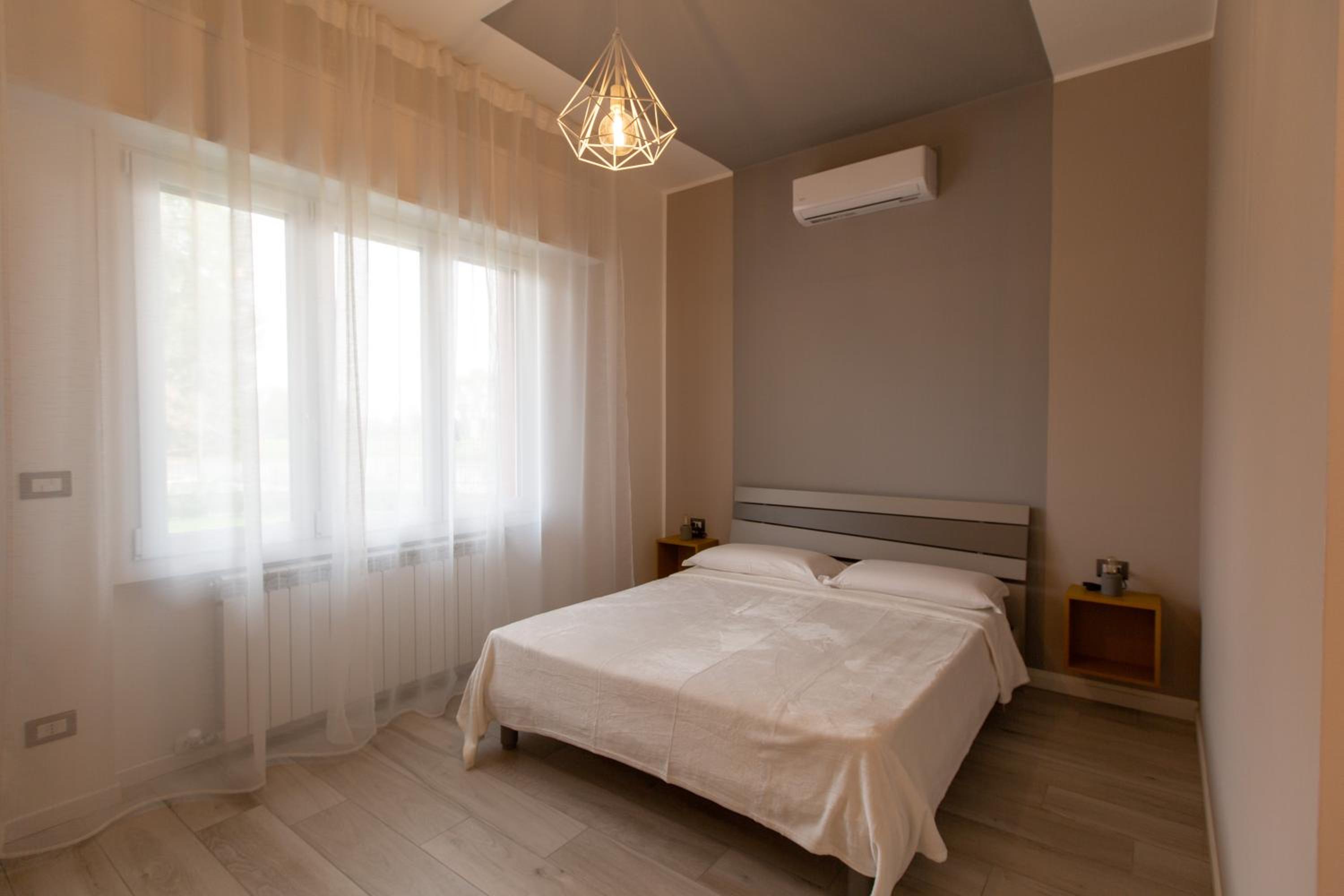 Double Room with Private Bathroom - Photo 14