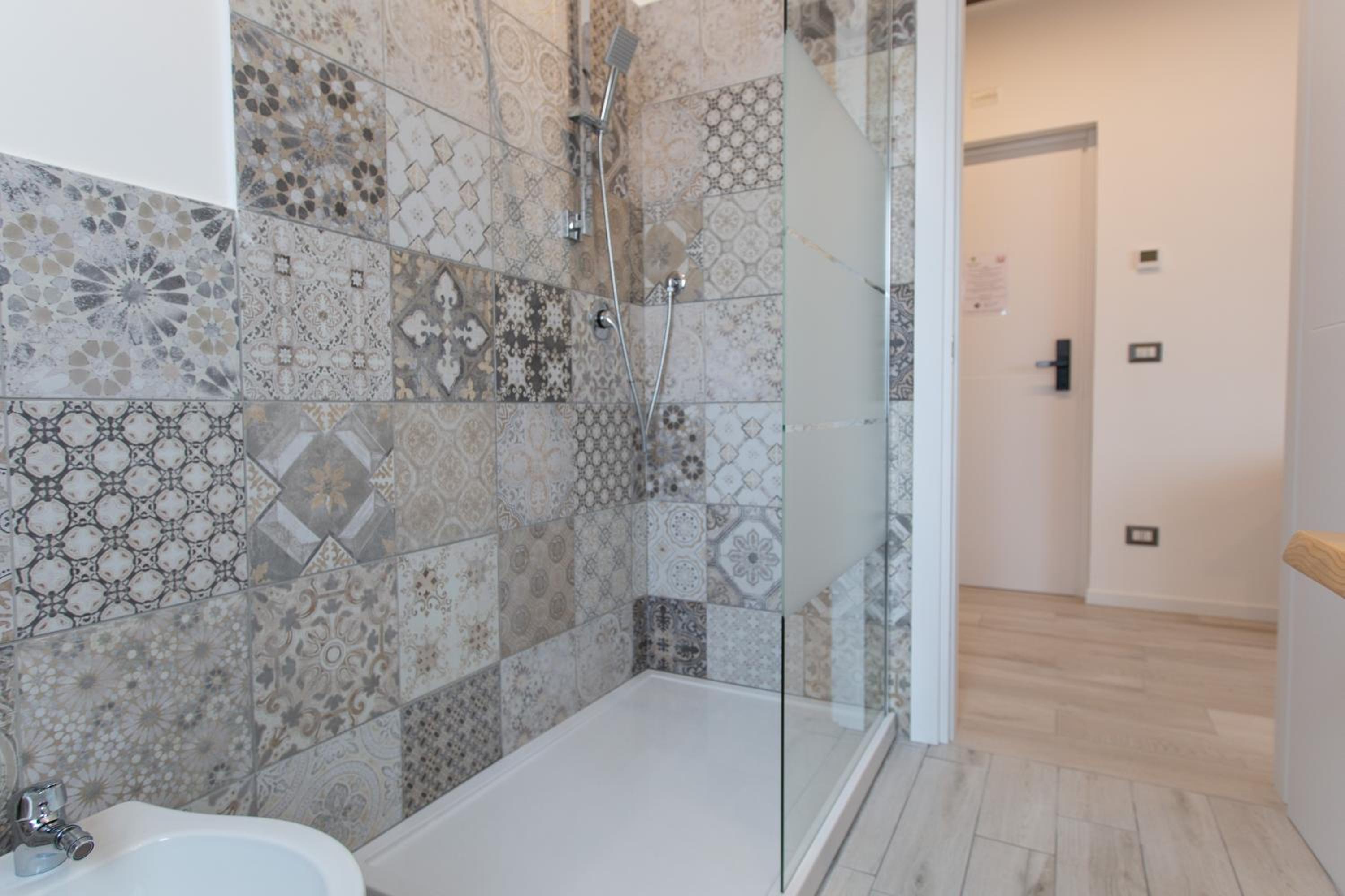 Double Room with Private Bathroom - Photo 8