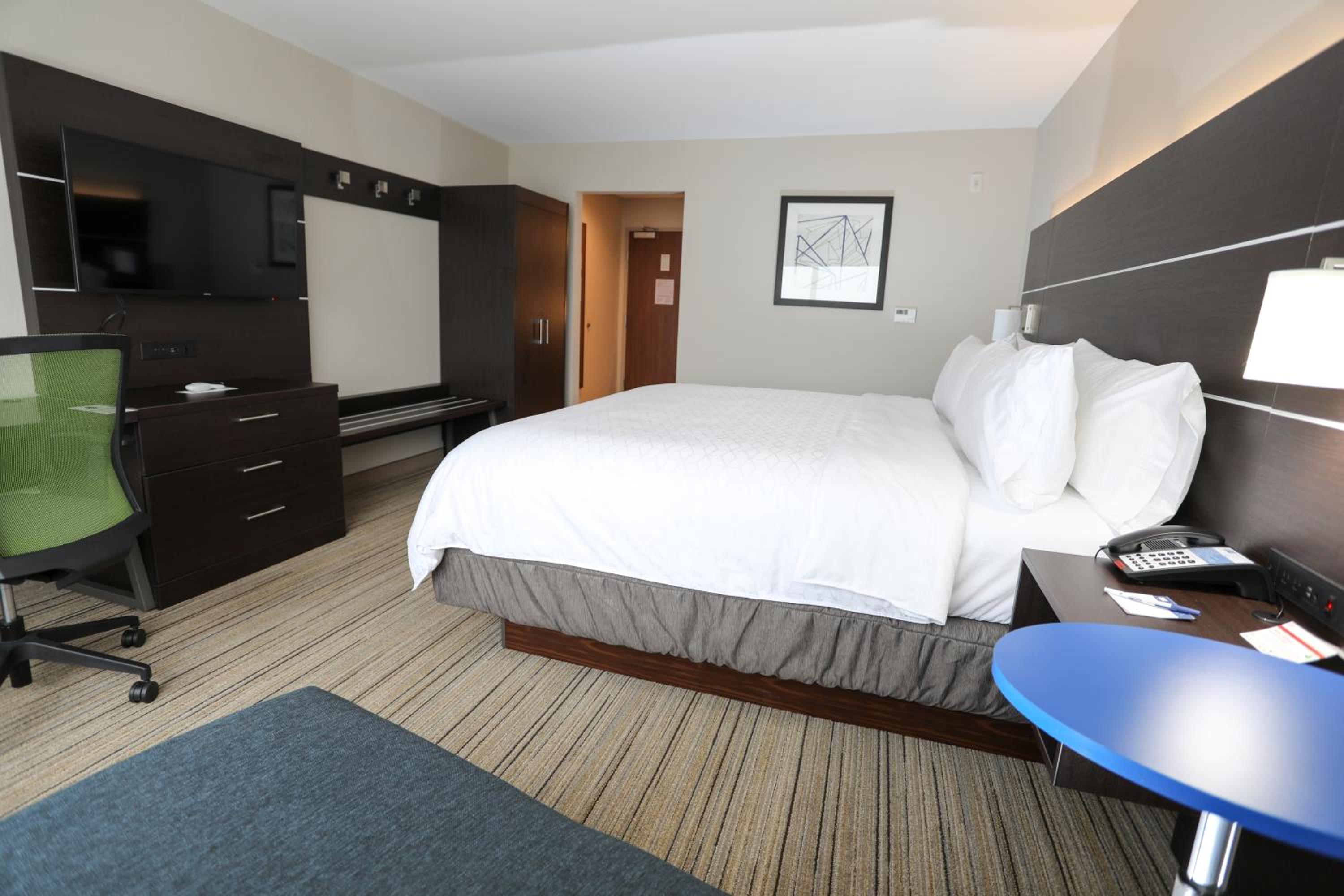 Standard King Room - Photo 3