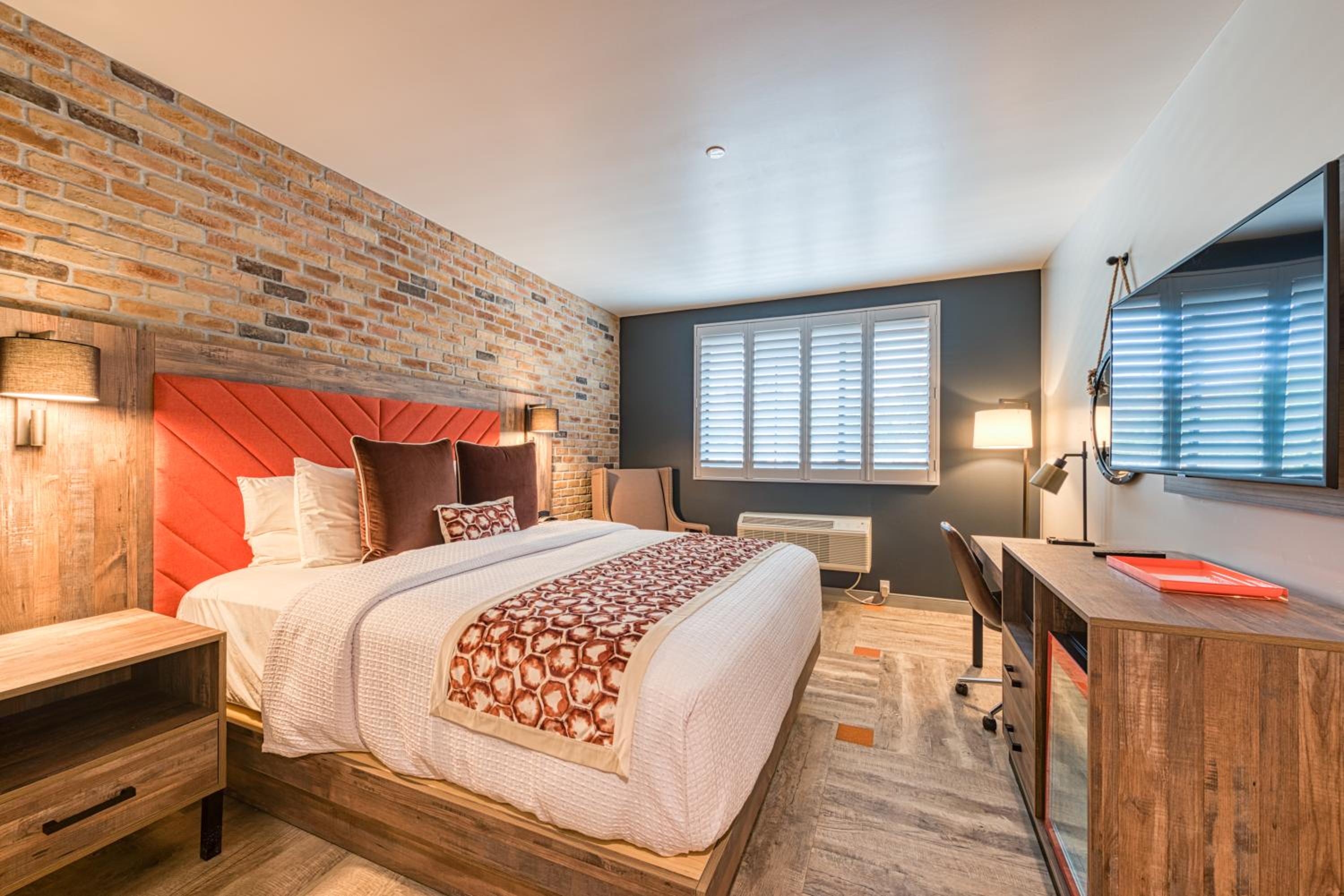 Deluxe King Room - Photo 5