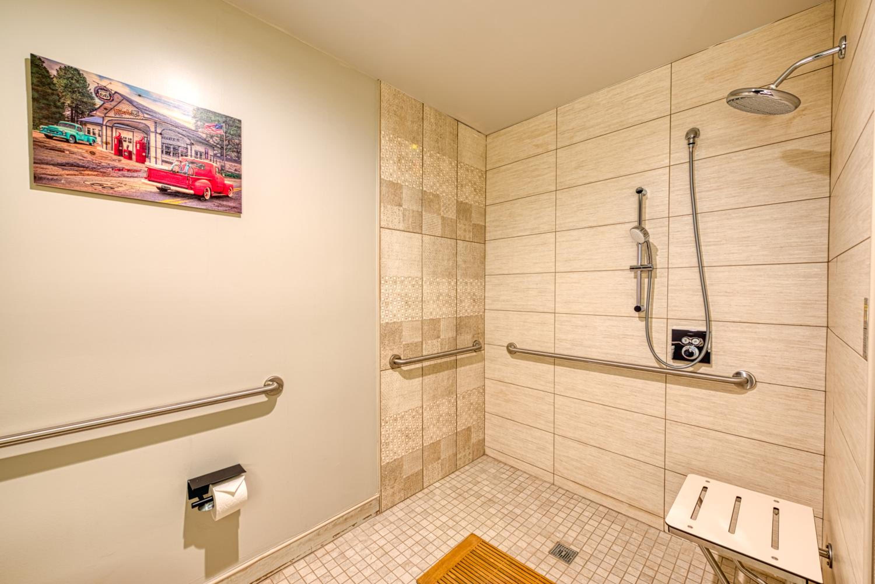 Deluxe King ADA (Rolling Shower) - Photo 6