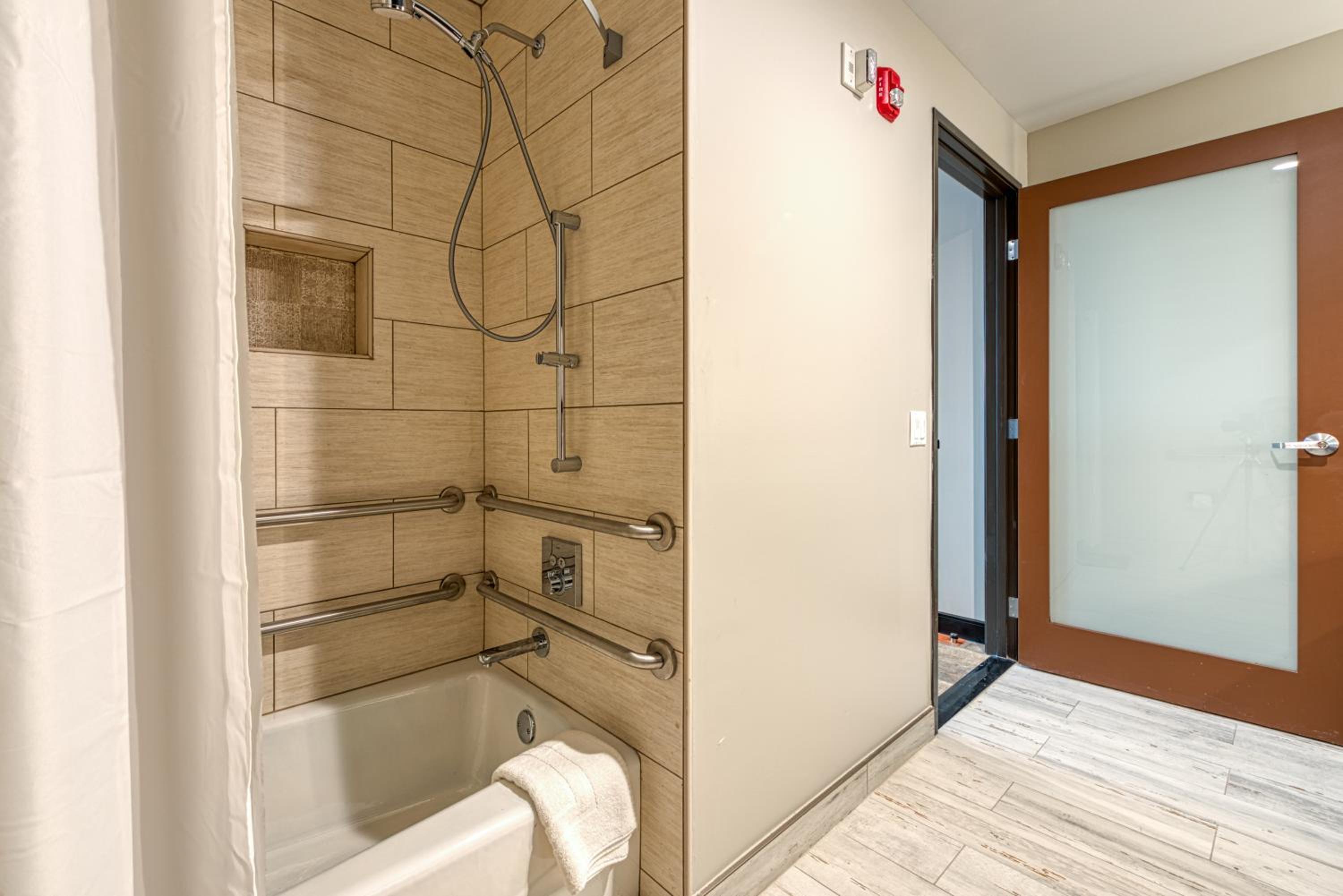 Double Room - Disability Access - Photo 3