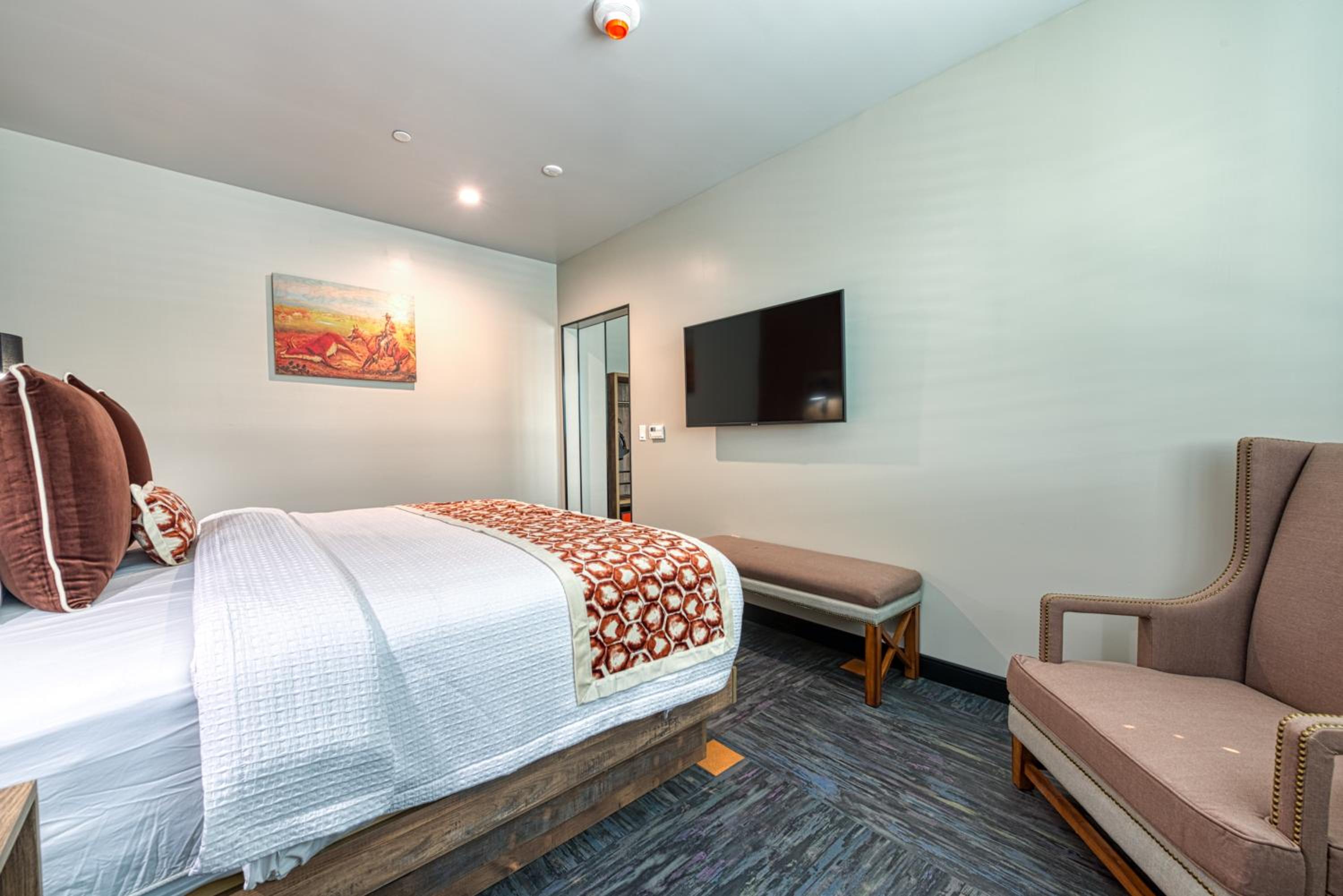 Old Town King Suite - Photo 7