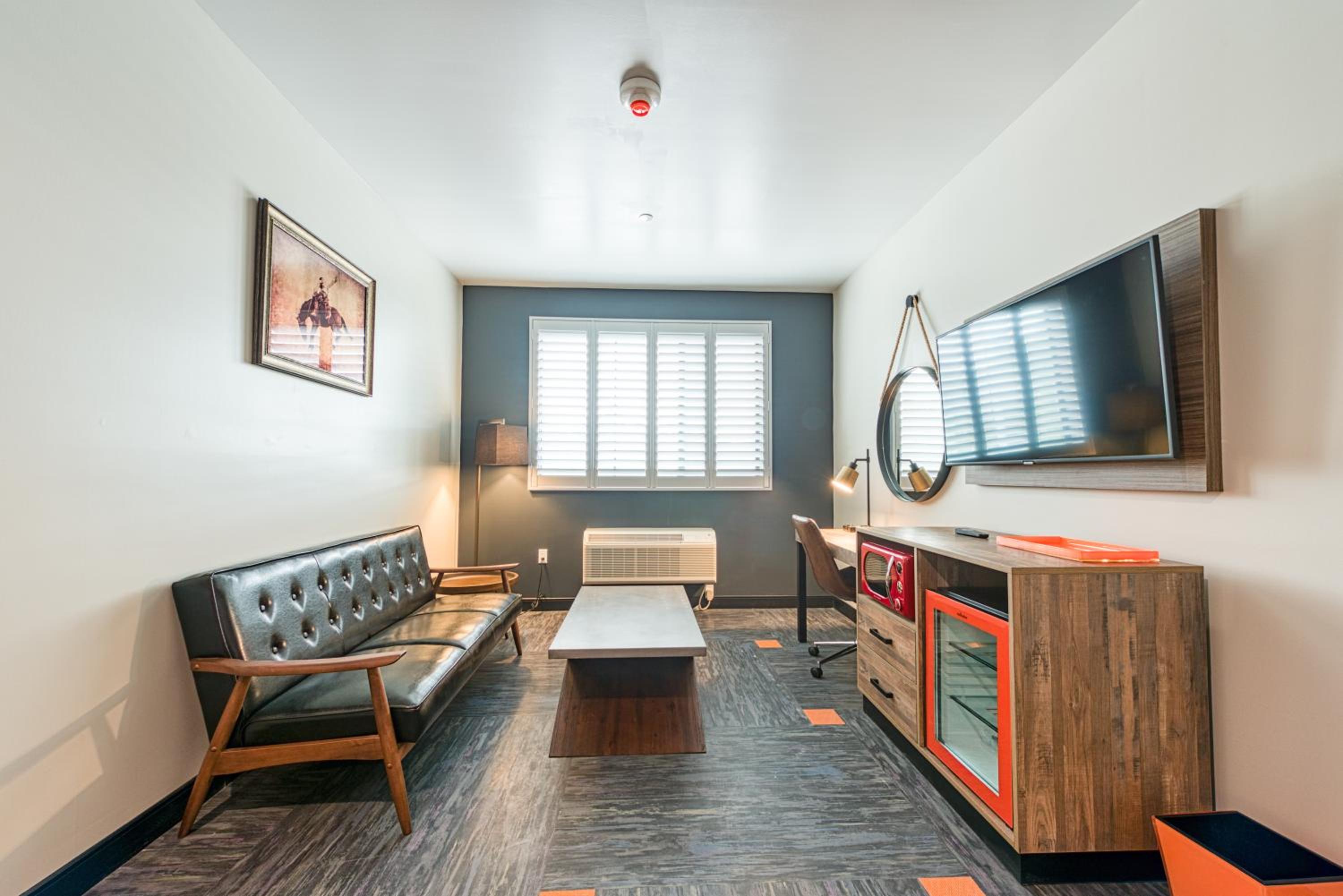 Old Town King Suite - Photo 3