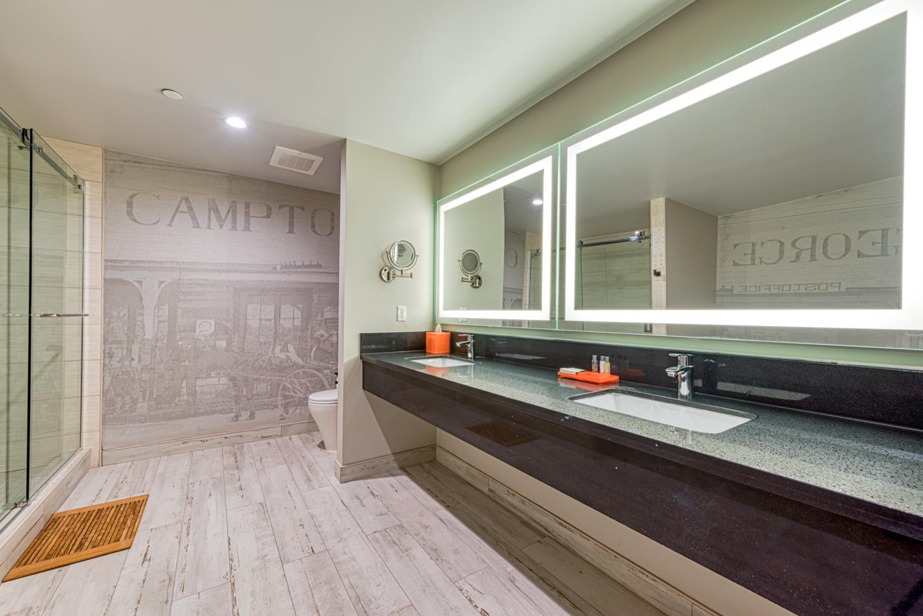 Old Town King Suite - Photo 6