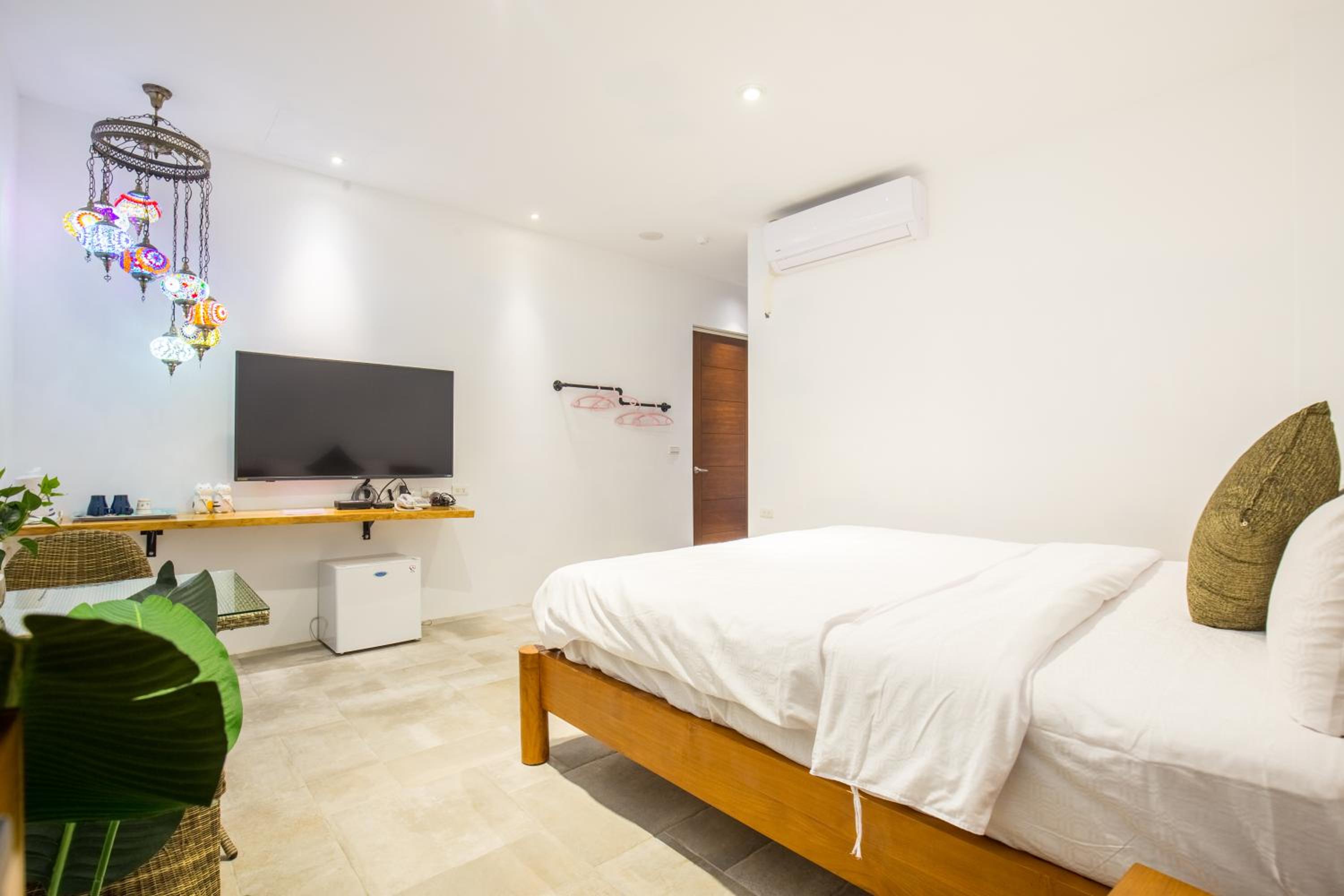 Queen Room photo 2