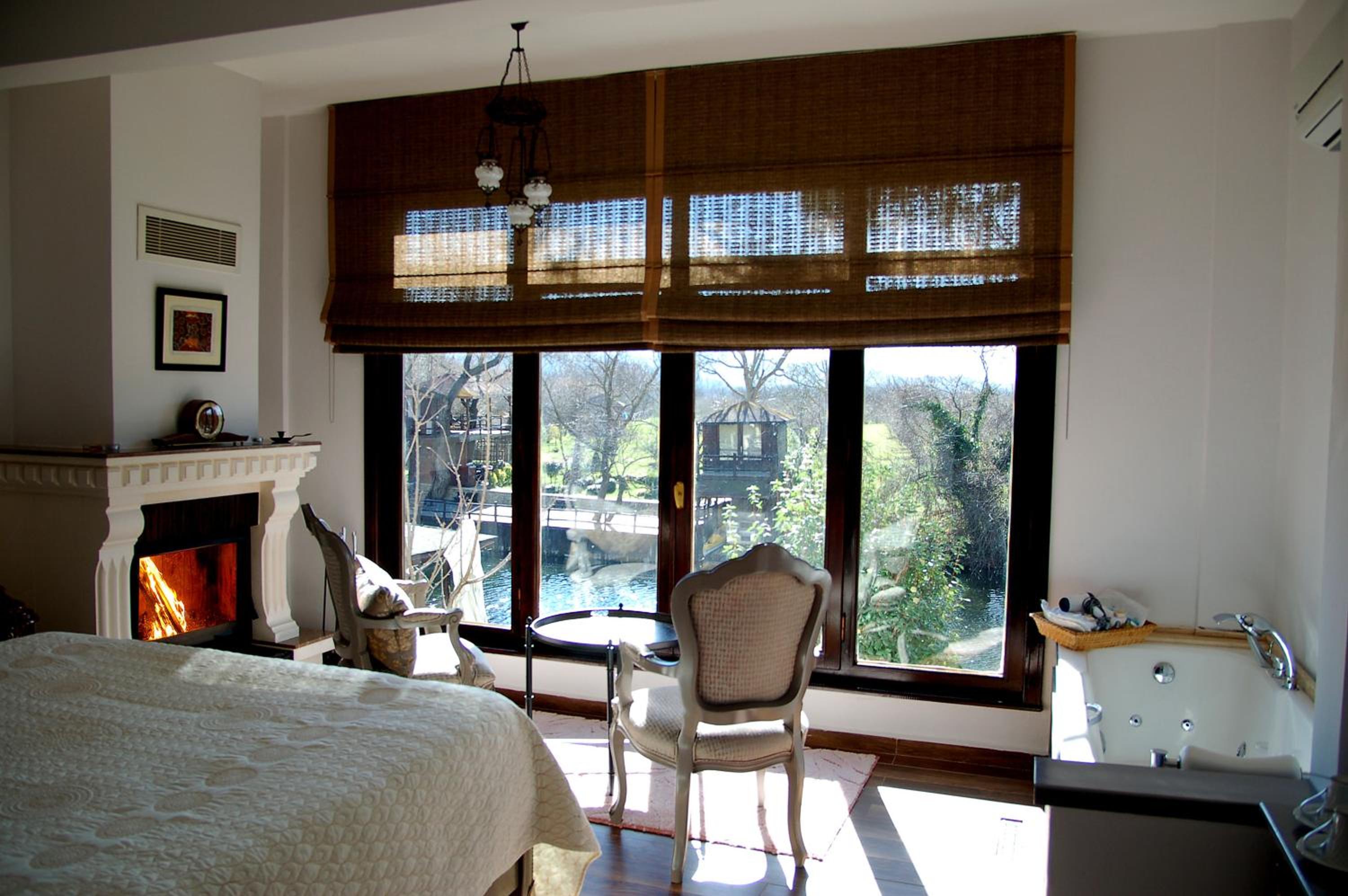 Suite with Whirlpool - Photo 14