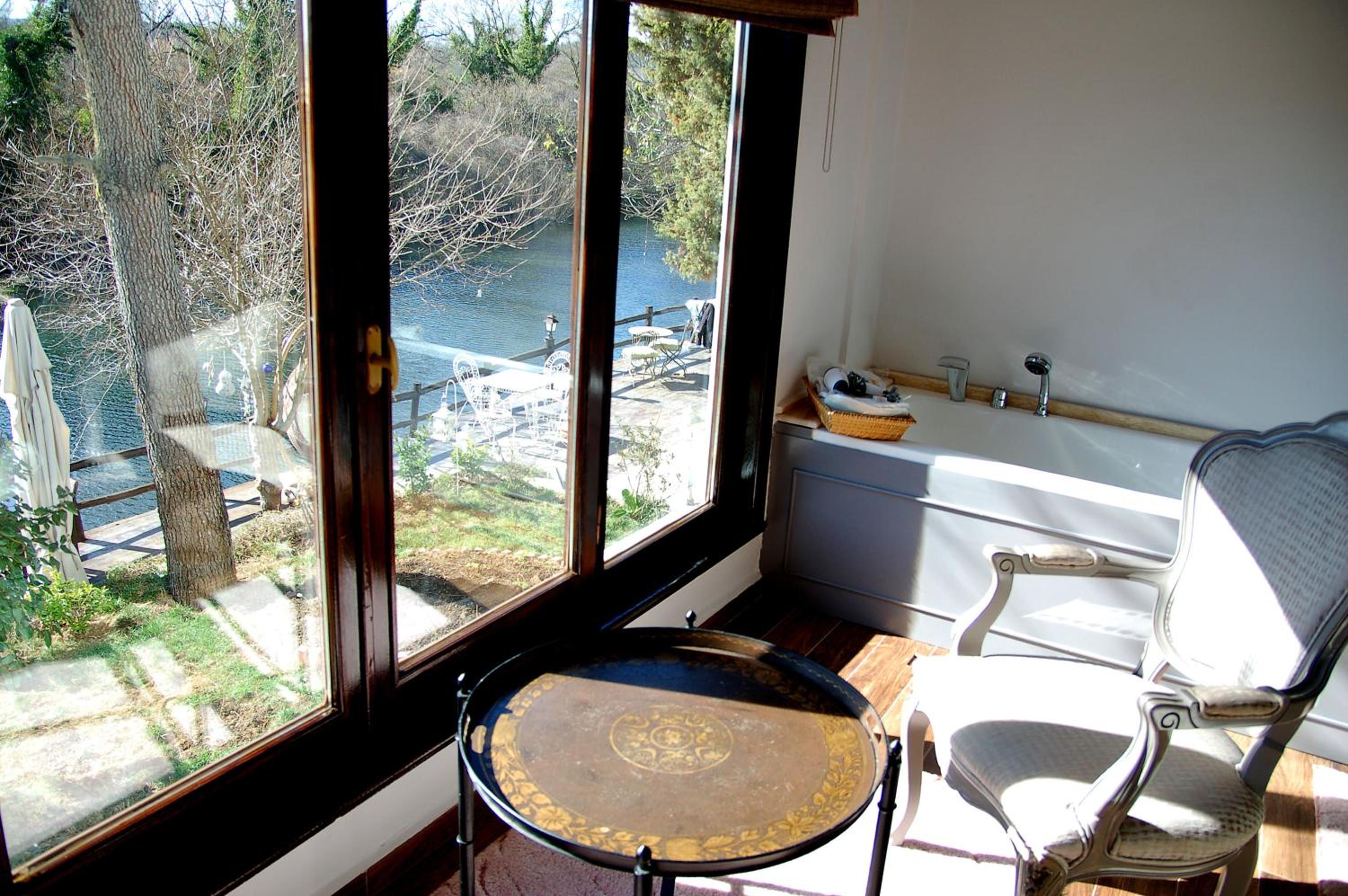 Suite with Whirlpool - Photo 7