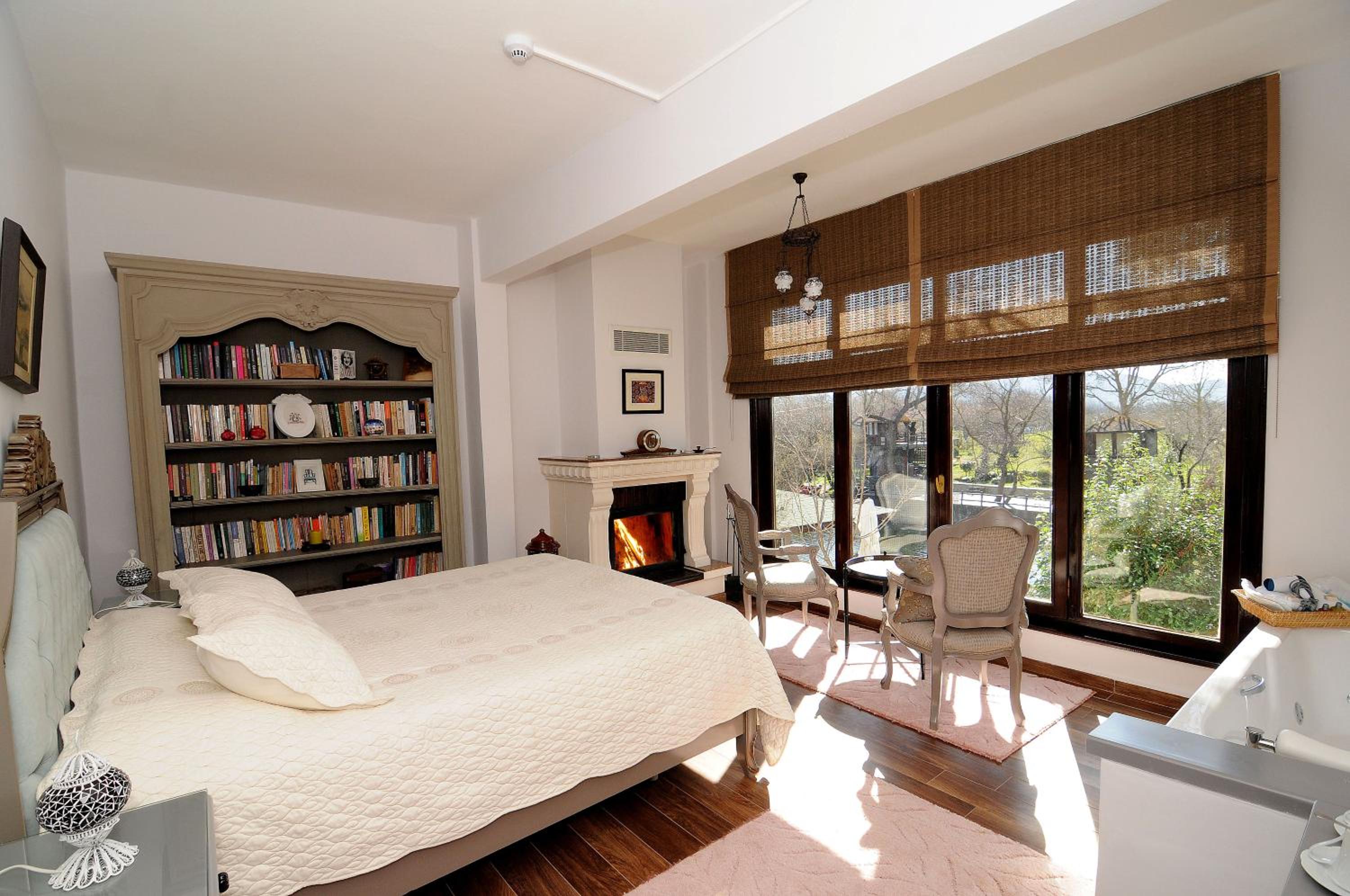 Suite with Whirlpool - Photo 16