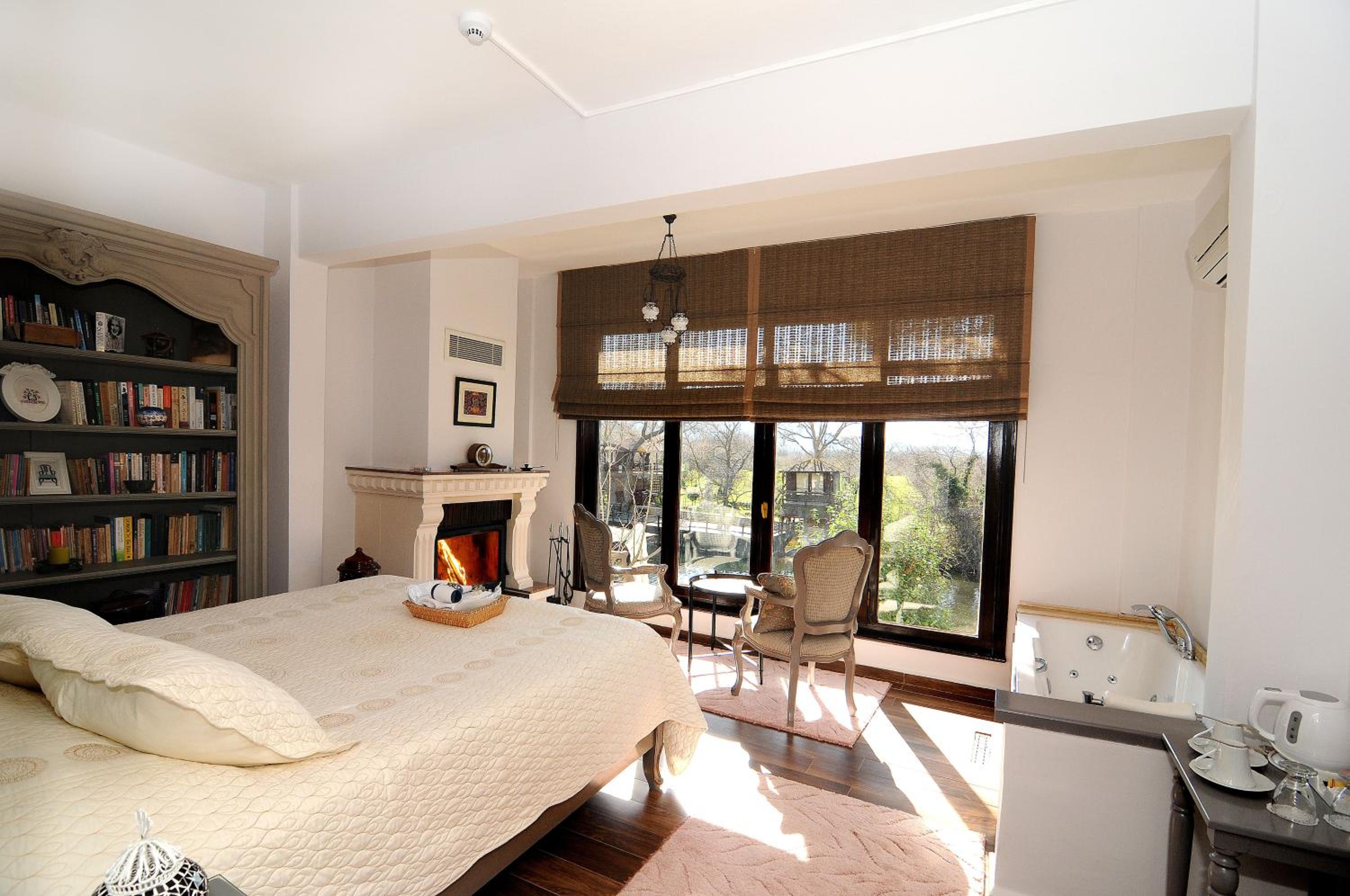 Suite with Whirlpool - Photo 1
