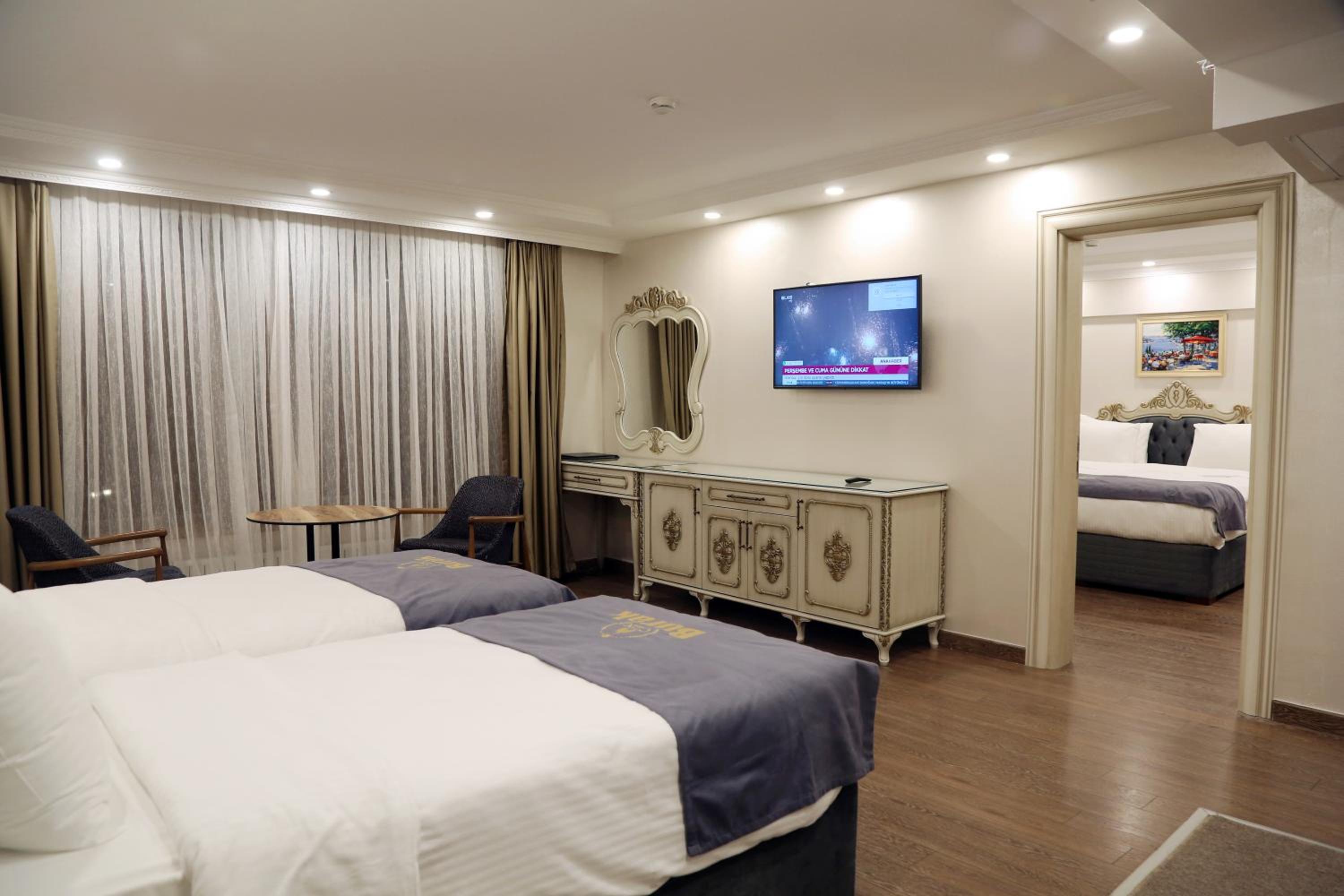 Deluxe Family Suite photo 1