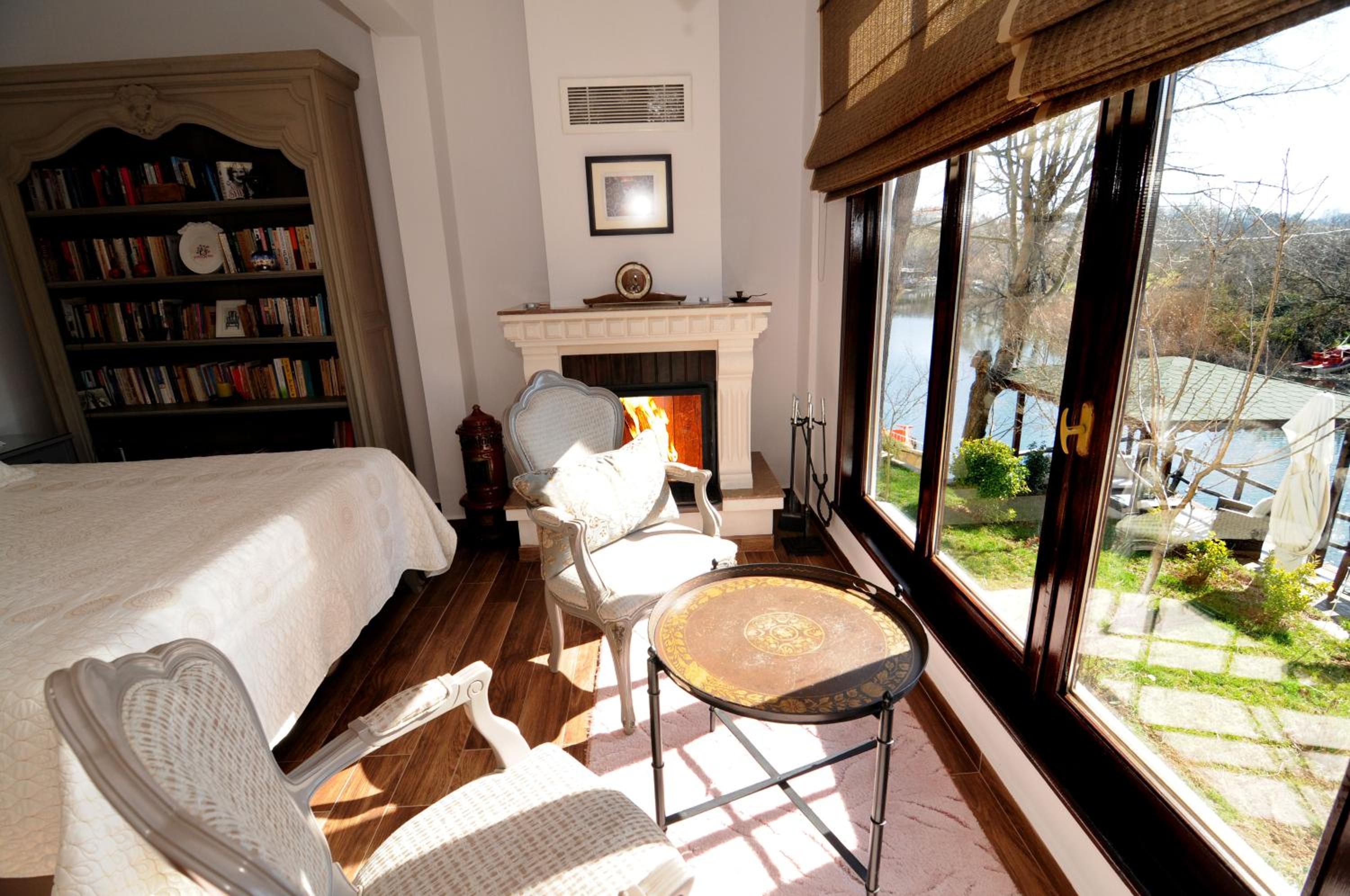 Suite with Whirlpool - Photo 4