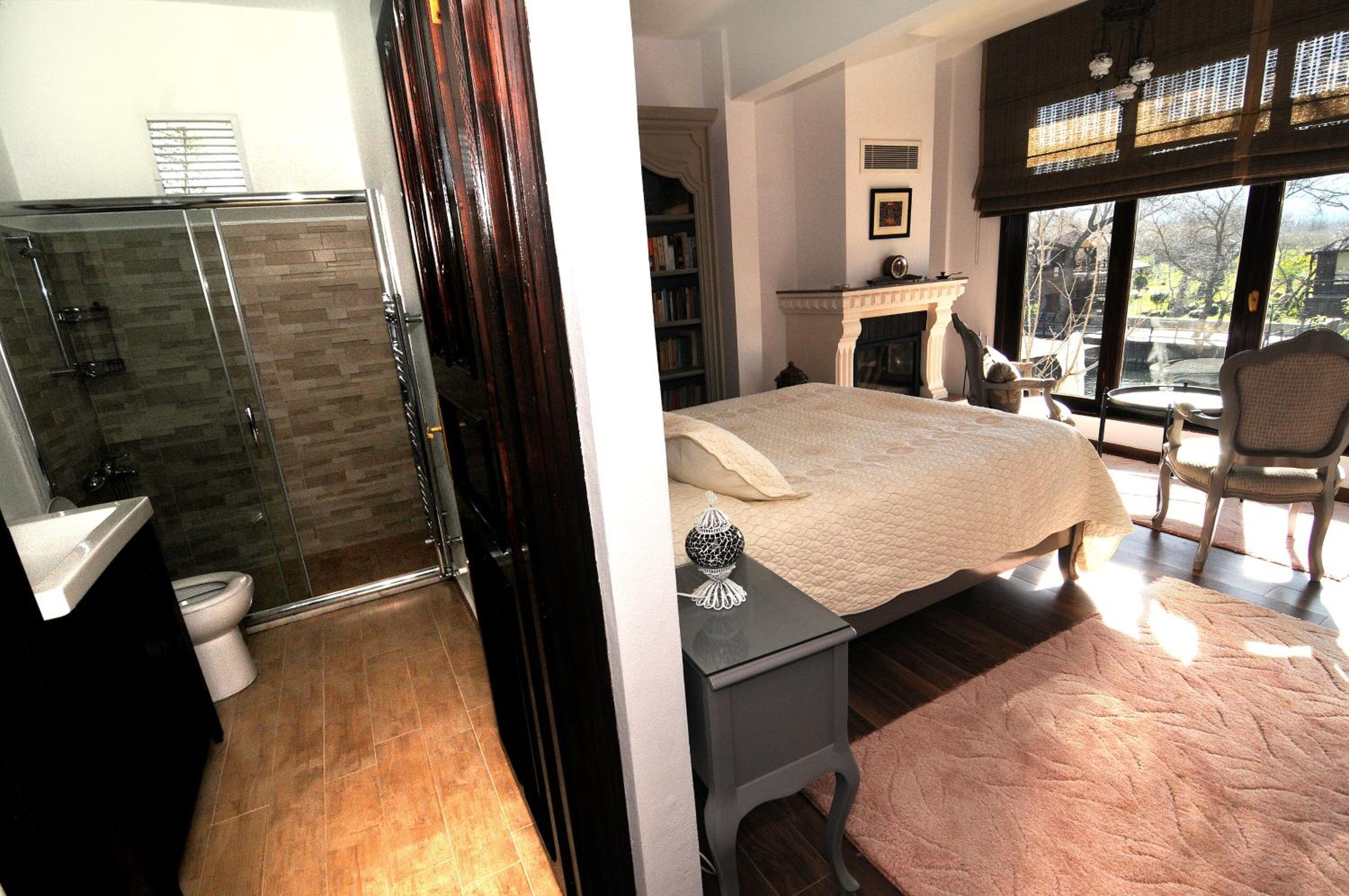 Suite with Whirlpool - Photo 3