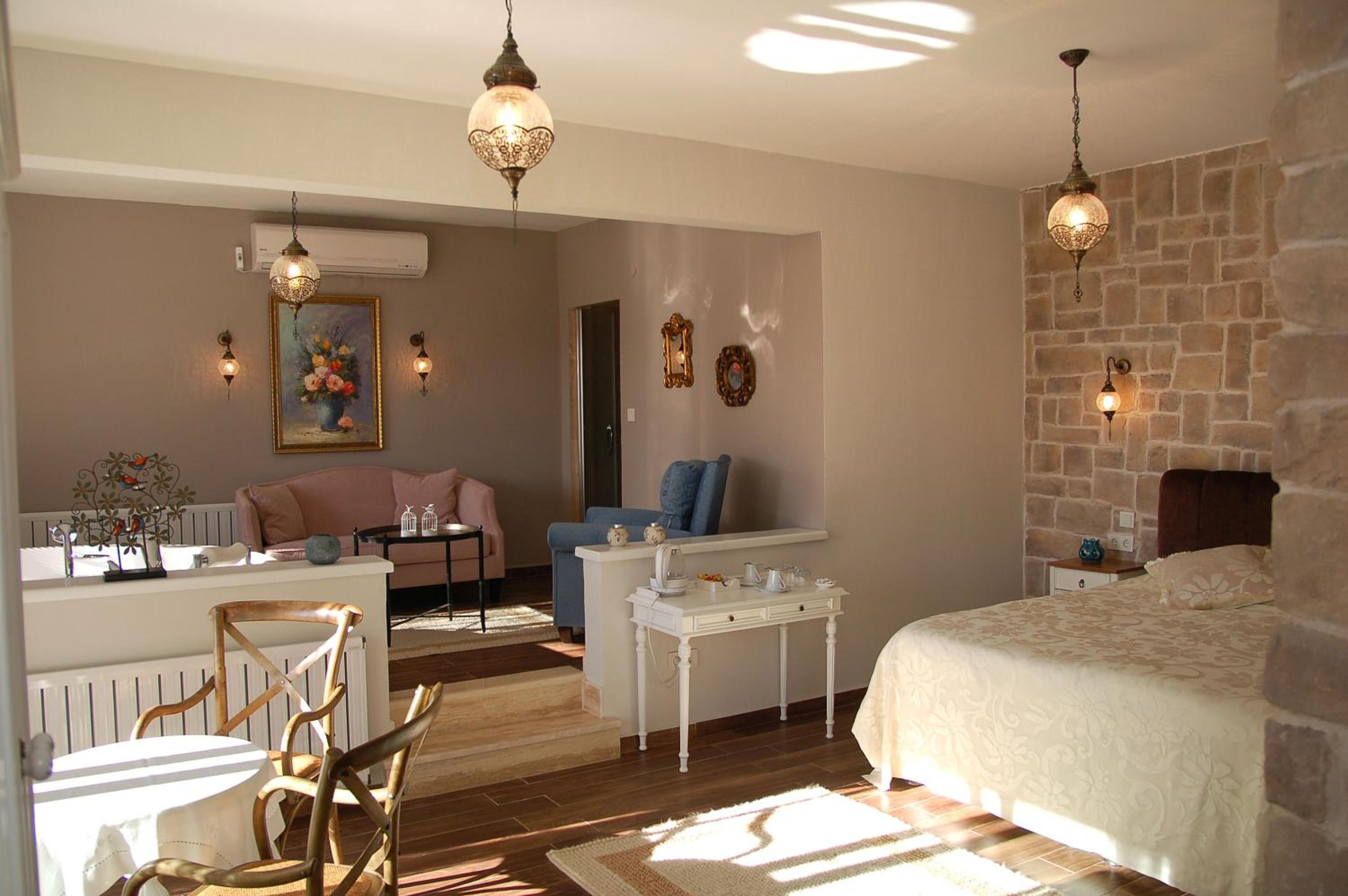 King Suite with Spa Bath - Photo 4