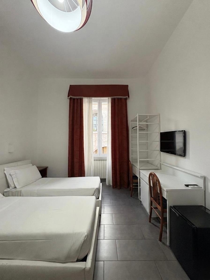 Double Room with Private External Bathroom photo 1