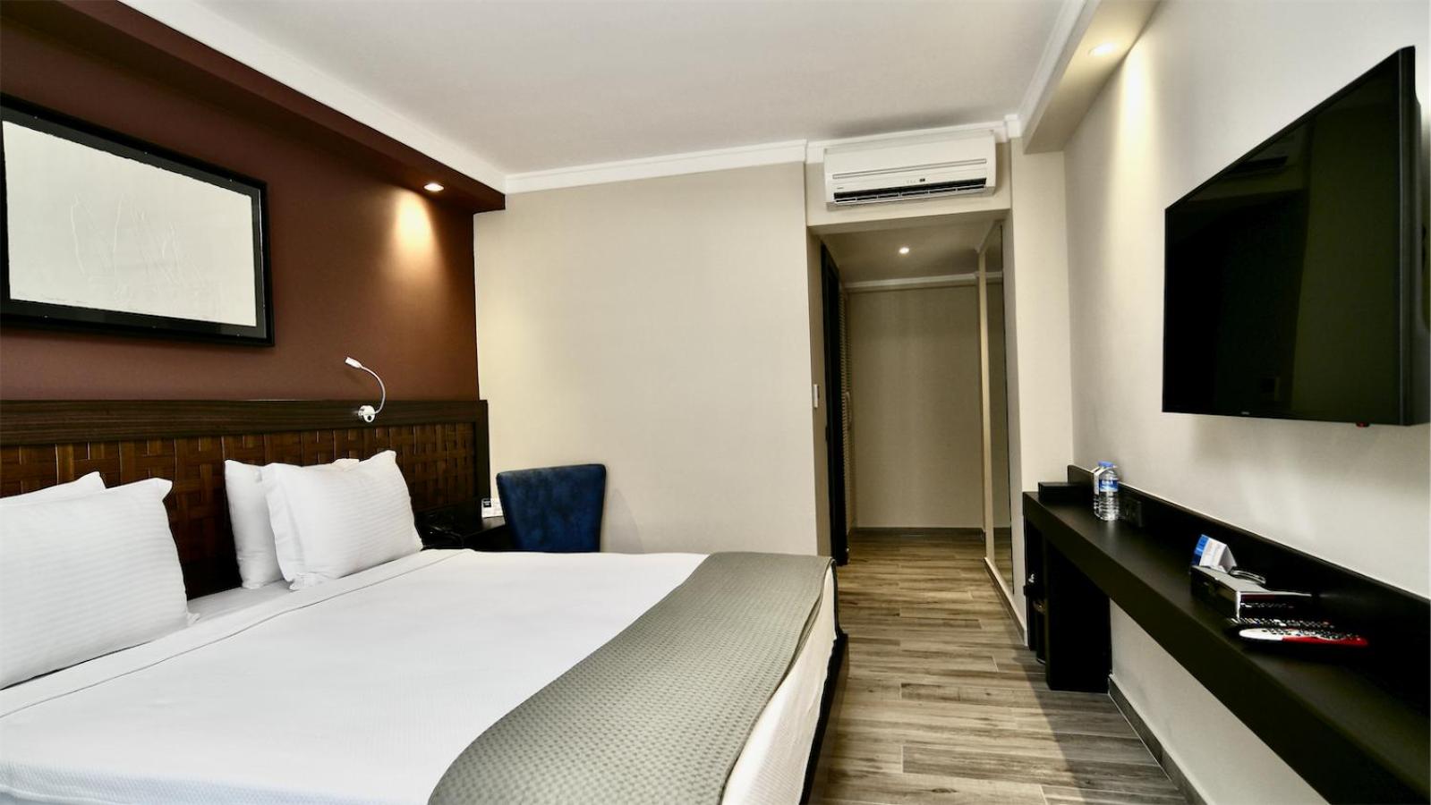 Deluxe Double Room - Photo 17