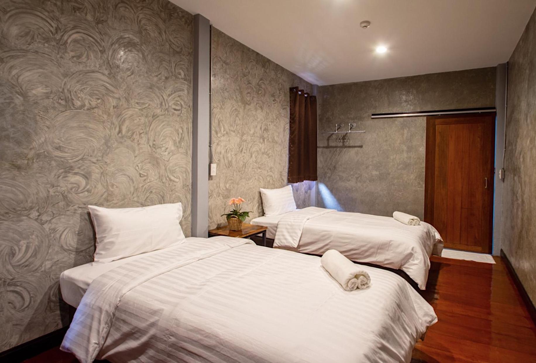 Twin Room with Private Bathroom photo 2