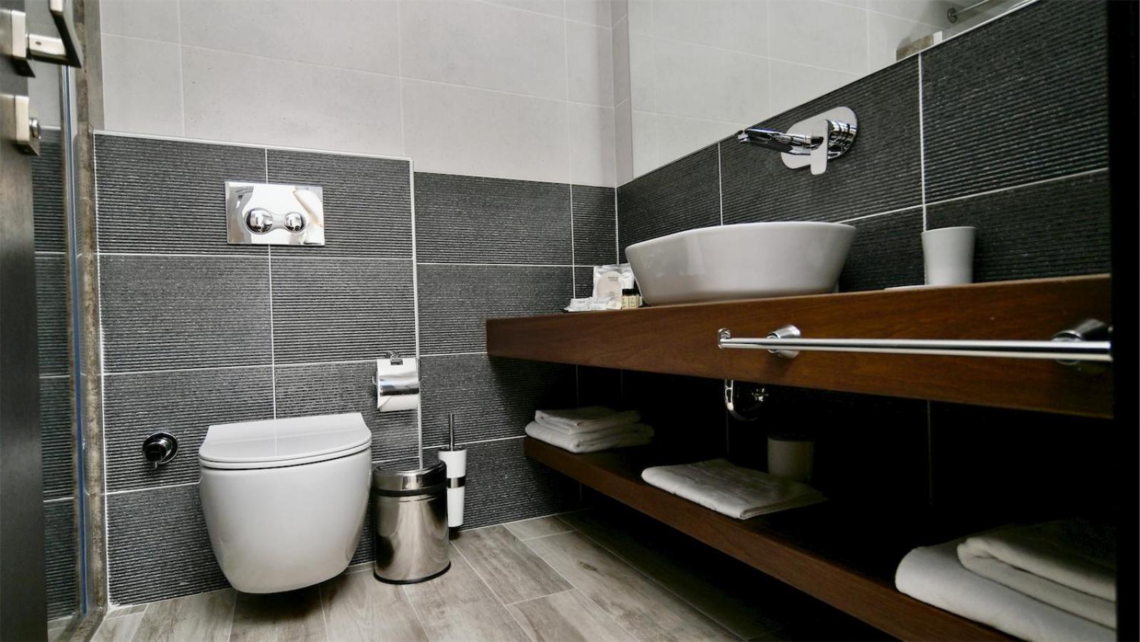 Standard Double Room - Photo 8
