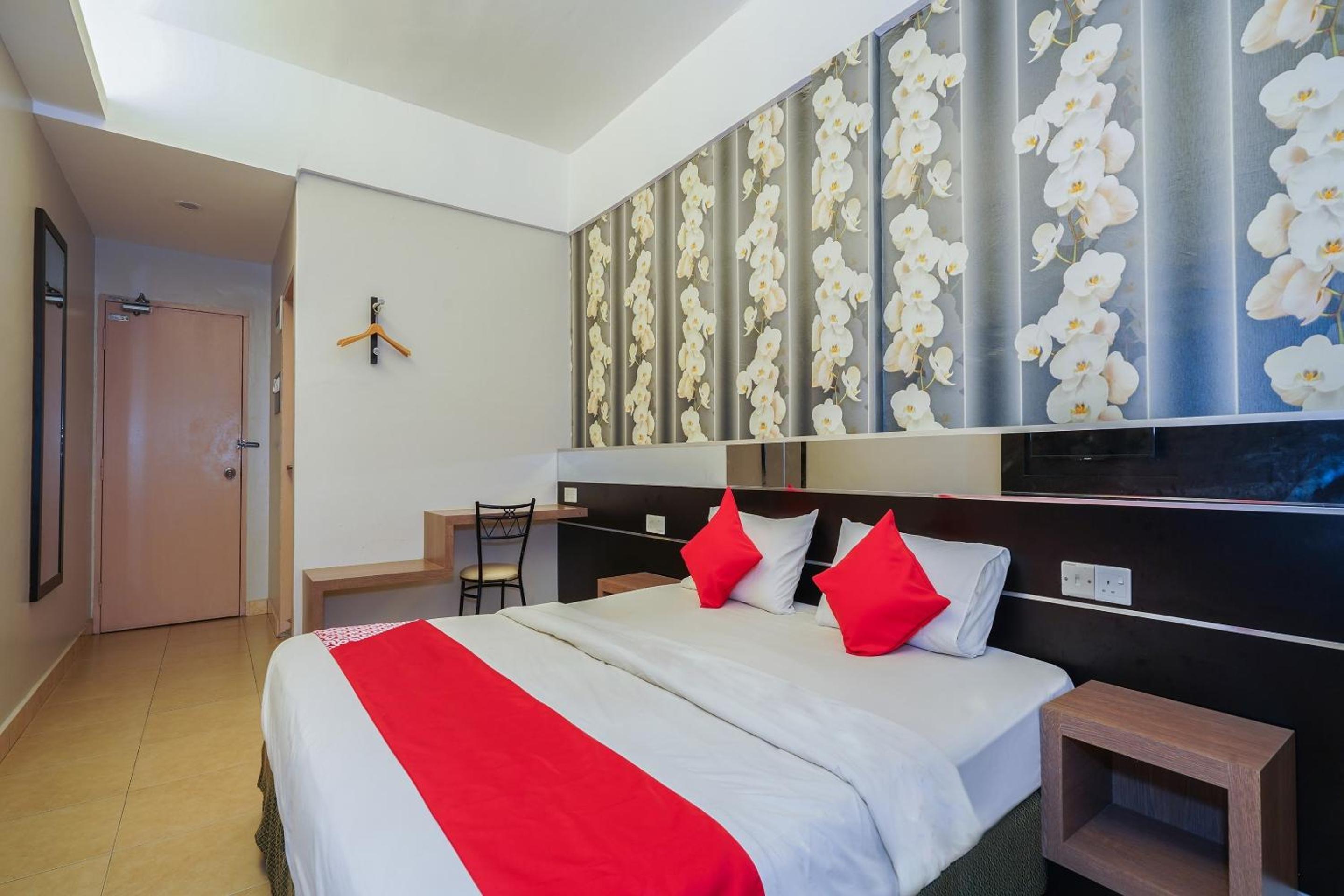 Deluxe Suite - Photo 5