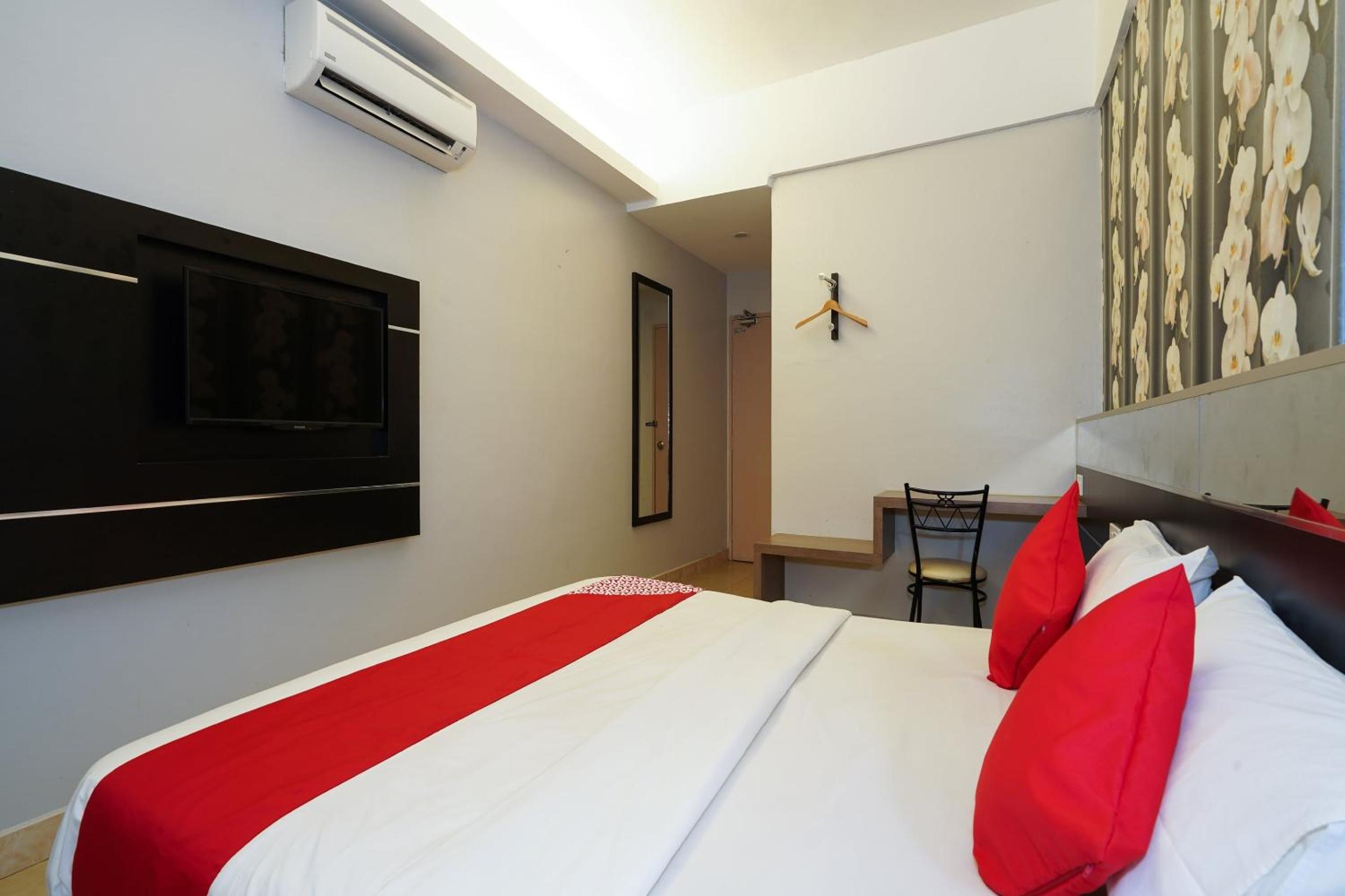 Deluxe Suite - Photo 7