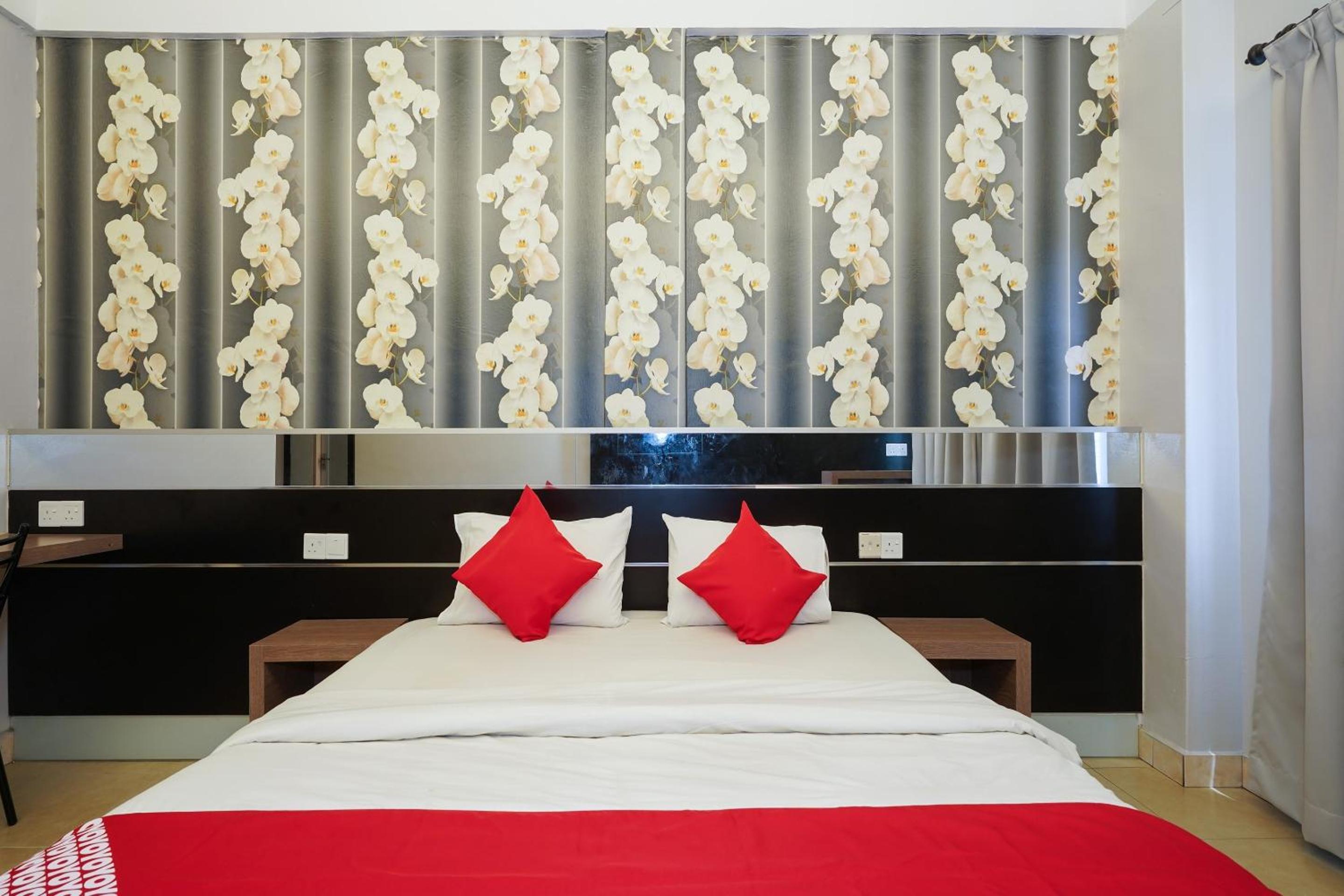 Deluxe Suite - Photo 8