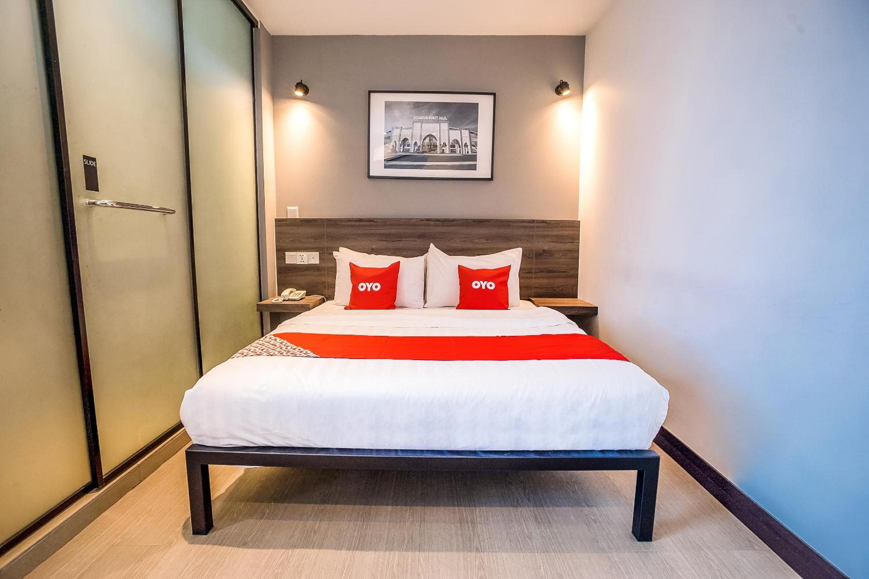 Deluxe Queen Room