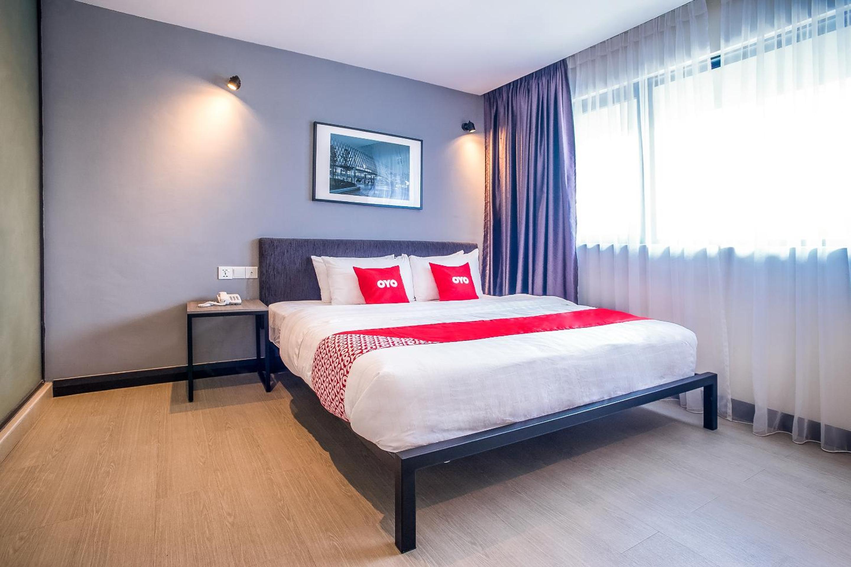 Deluxe King Room