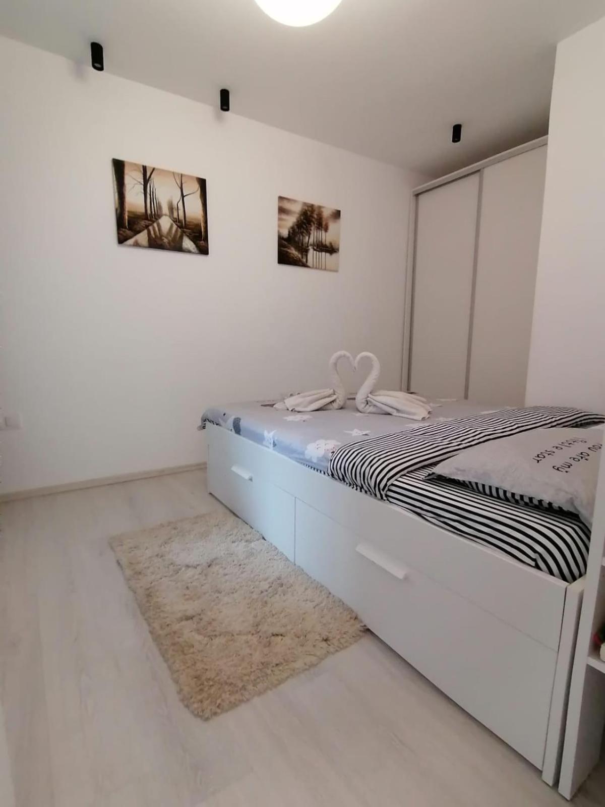 One-Bedroom Apartment - Photo 1