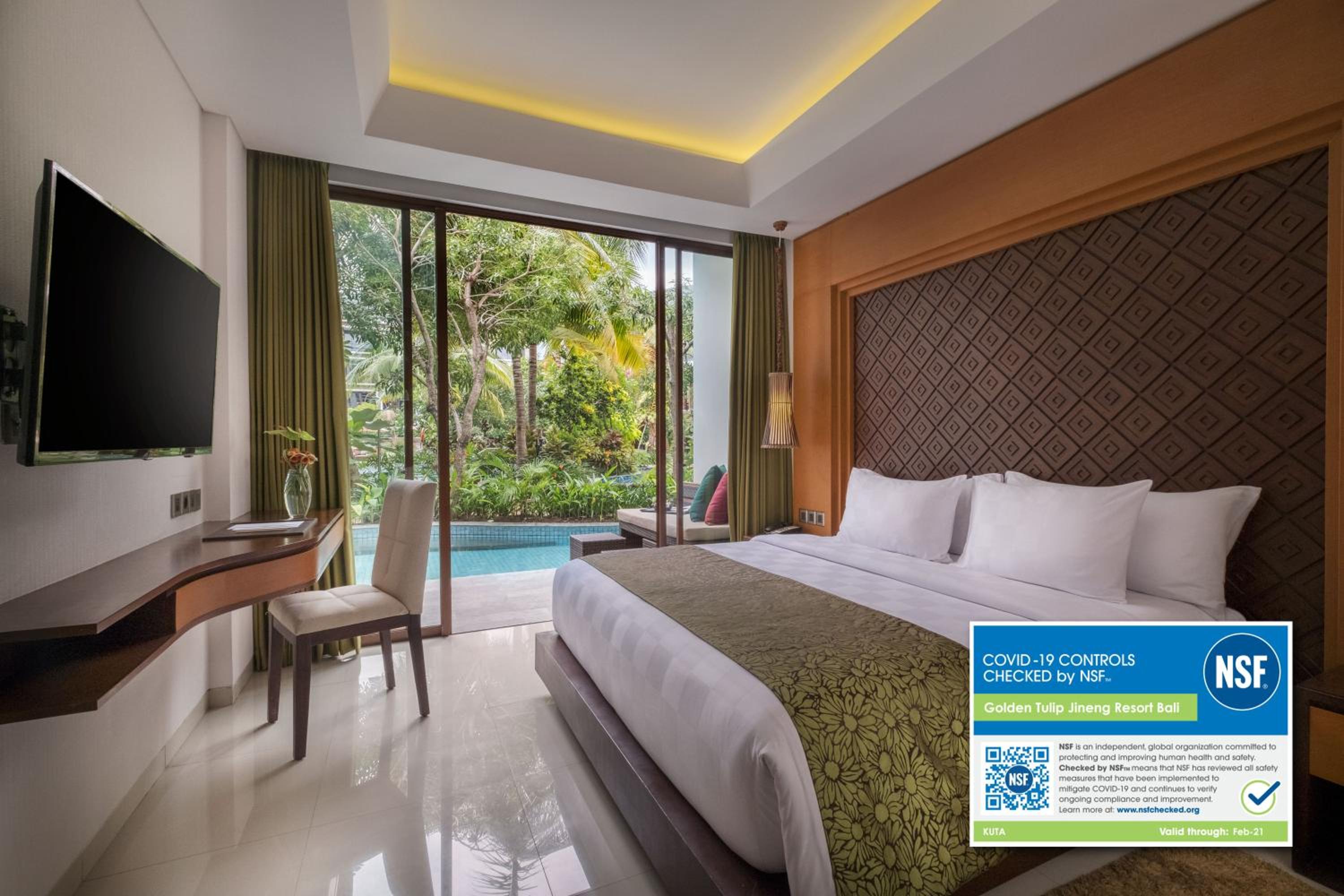 Deluxe Room Pool Access