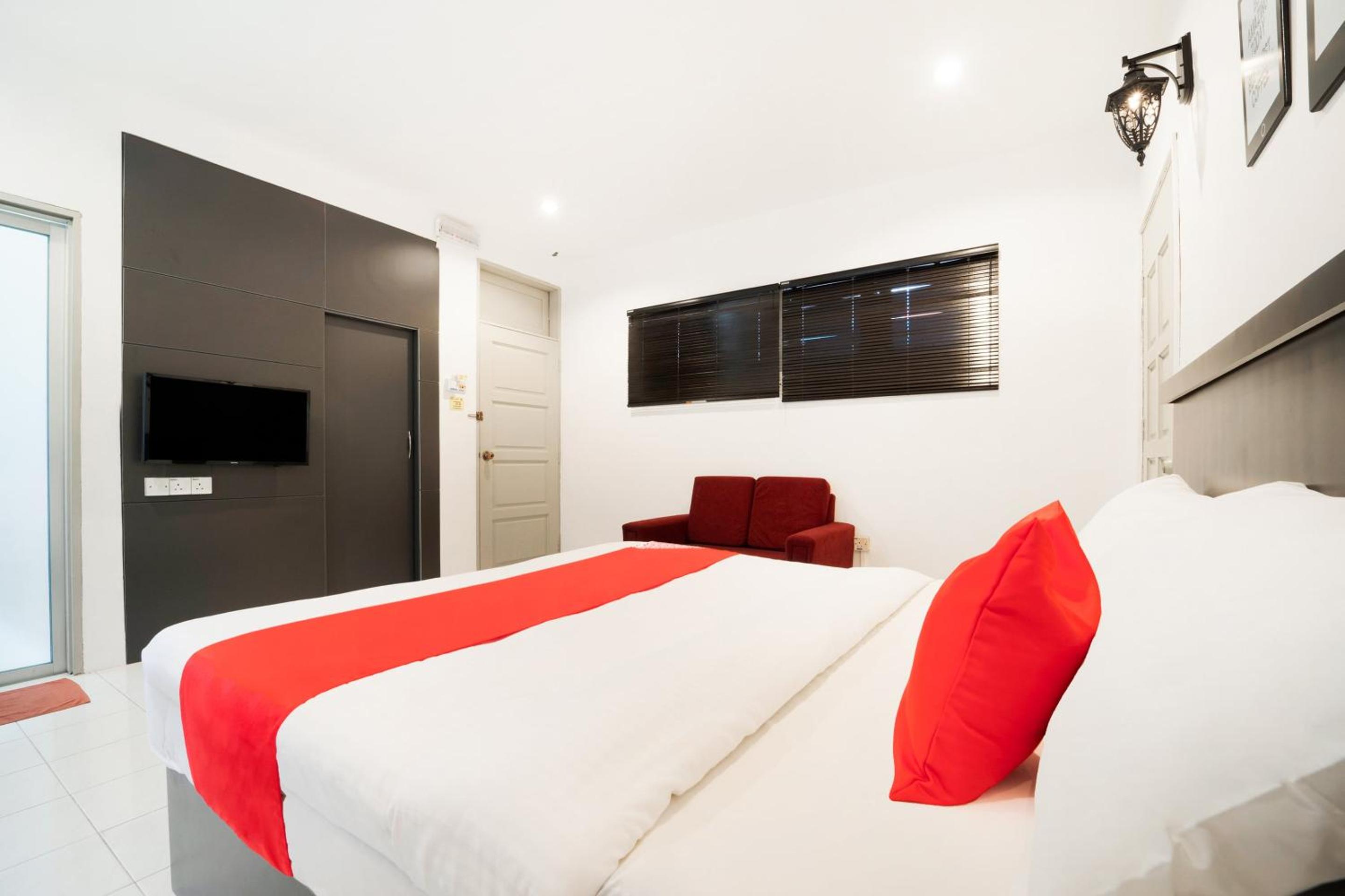 Deluxe Double Room - Photo 9