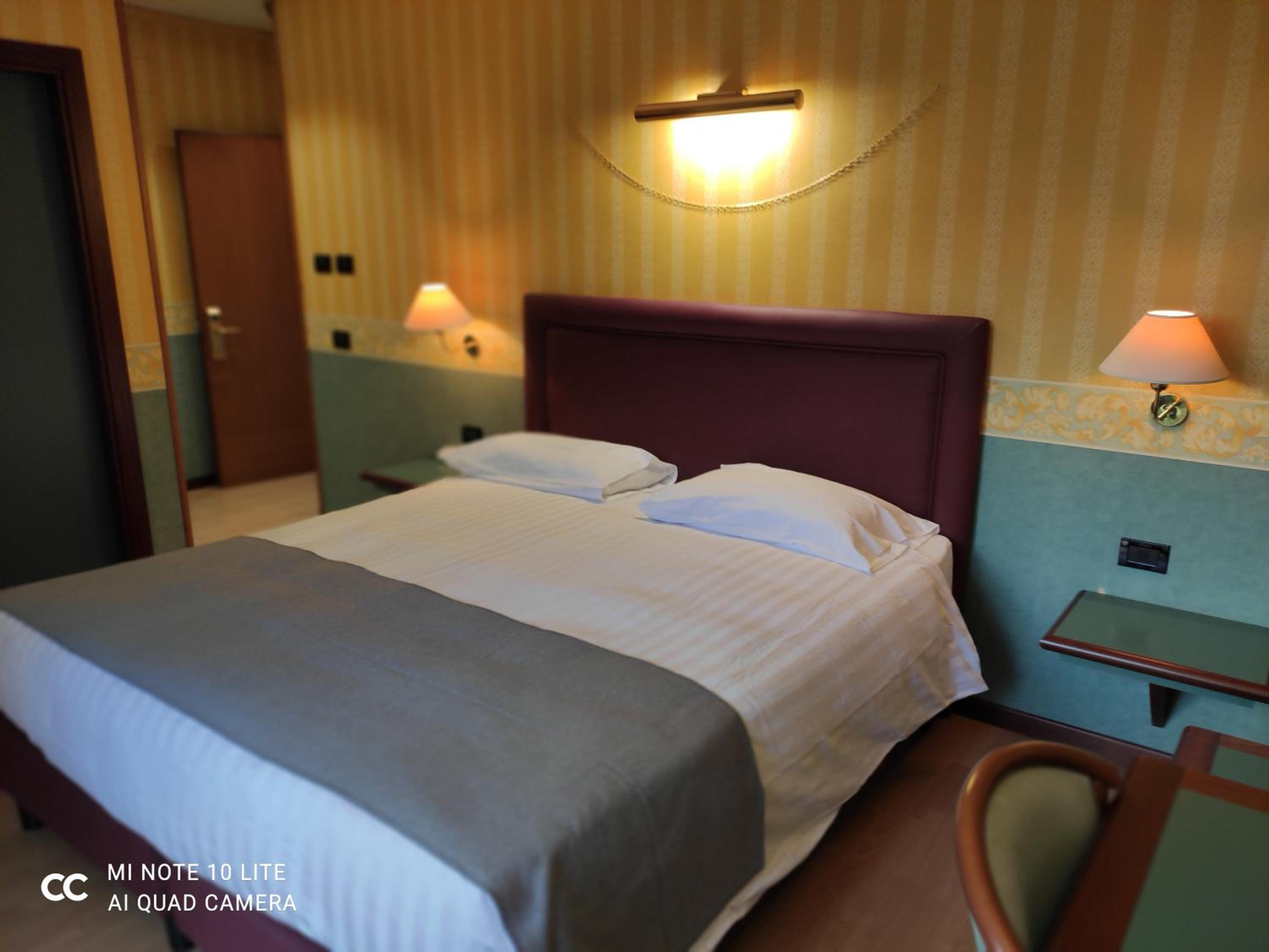 Double Room with Mountain View - Photo 10